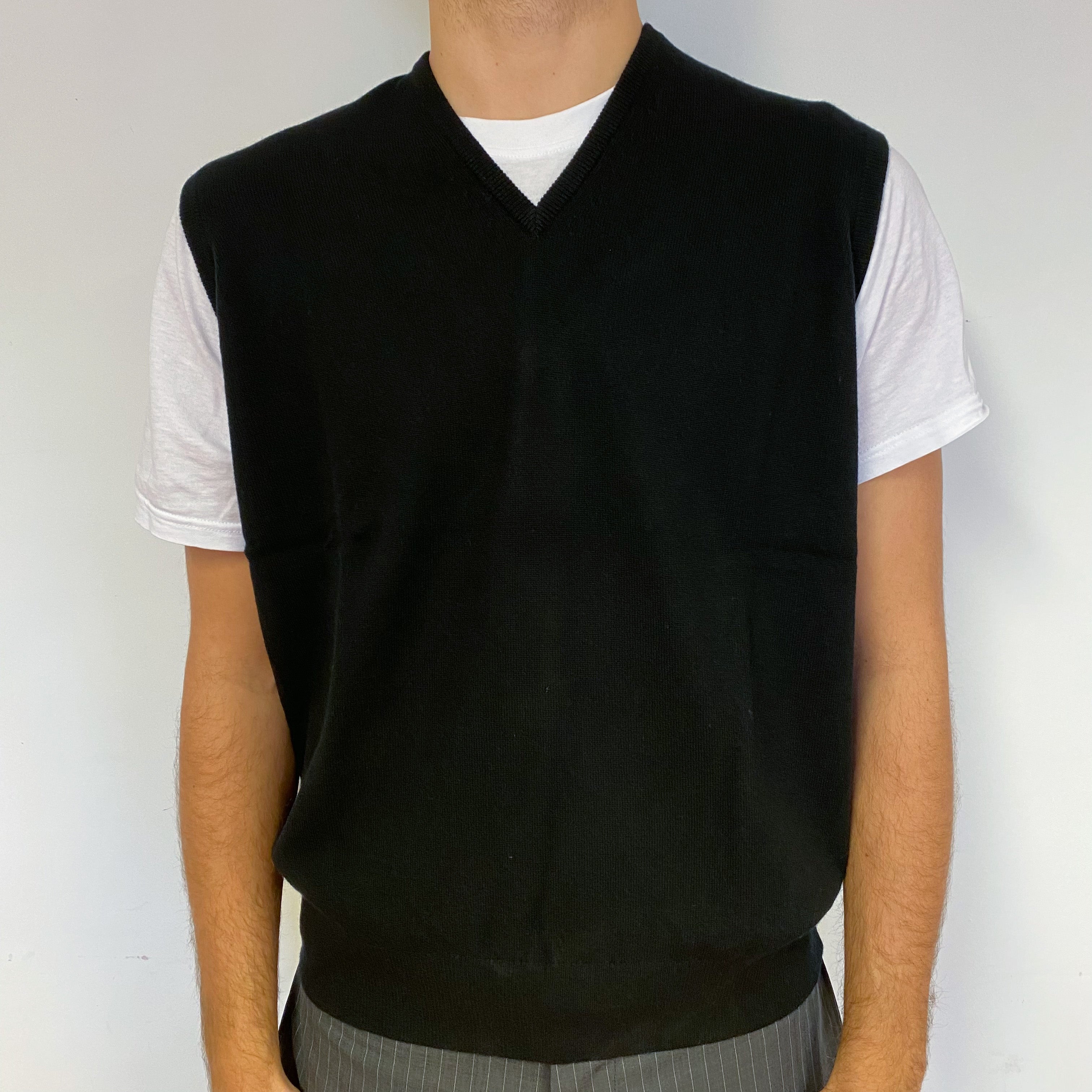 Men’s Brand New Scottish Black Sleeveless Jumper Large
