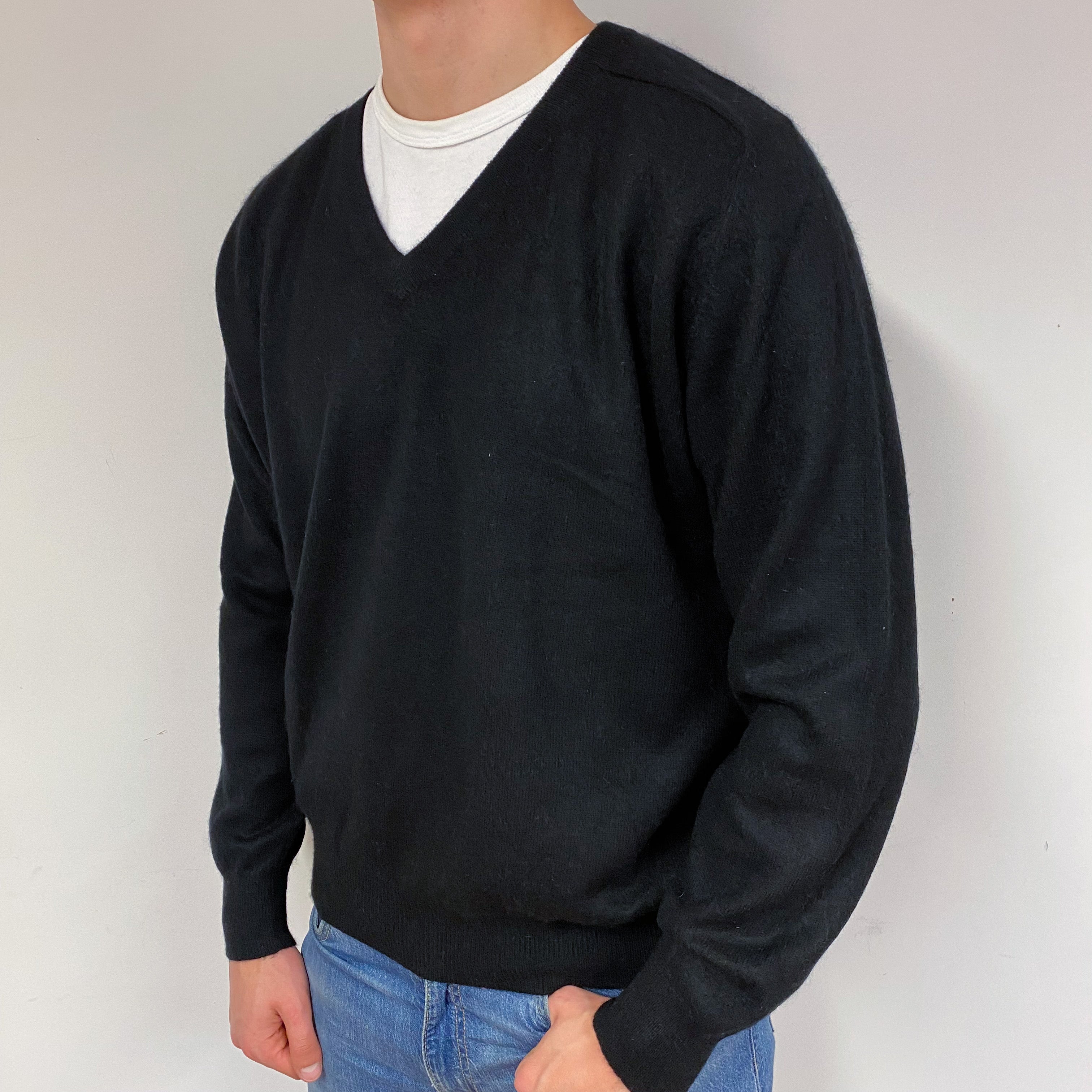 Men’s Black V-Neck Jumper Extra Large