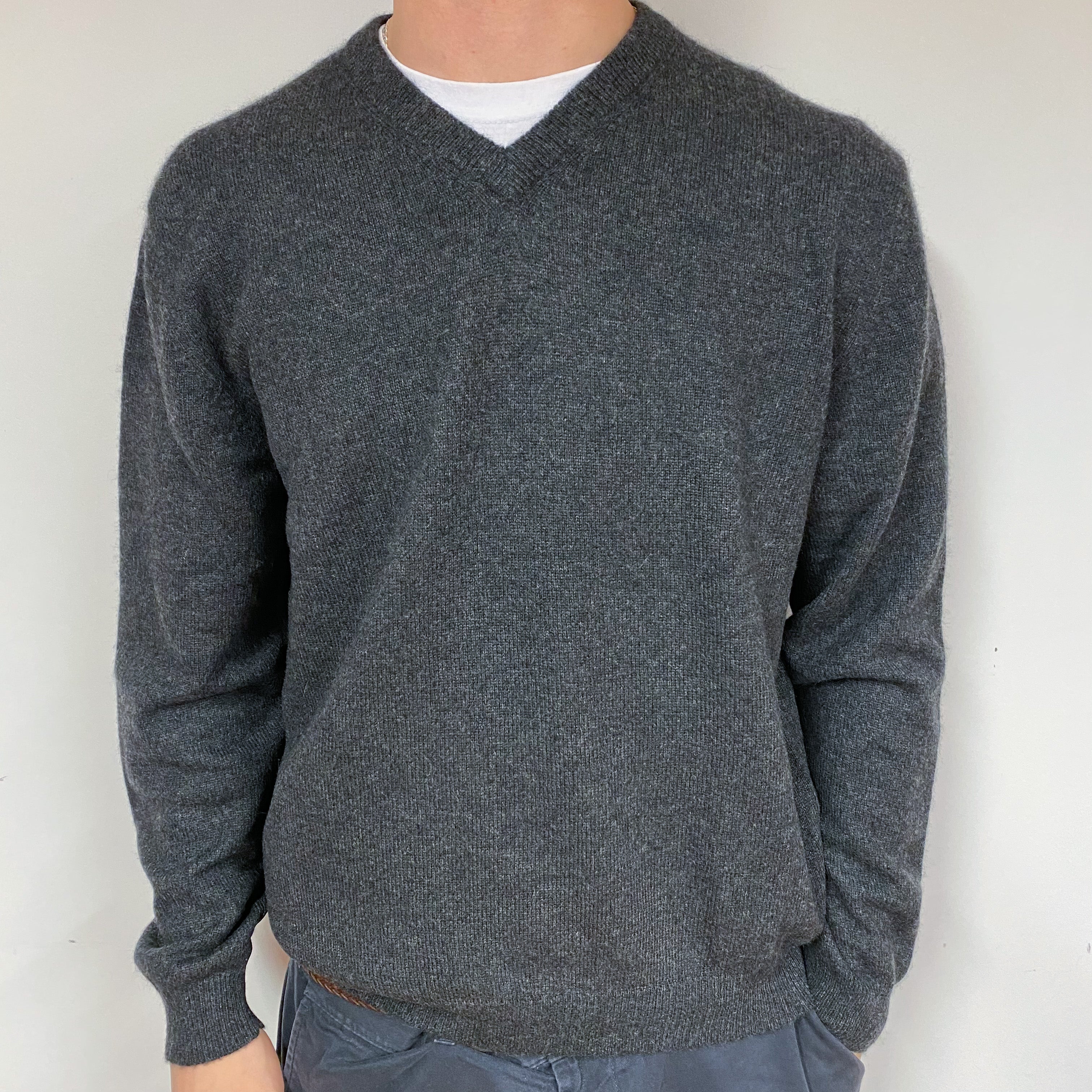Men's Charcoal Grey Cashmere V-Neck Jumper Large