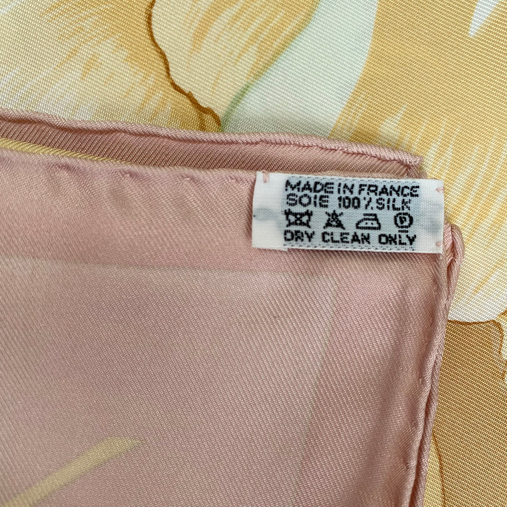Pristine Boxed Hermès Les Pivoines Designer Silk Scarf
