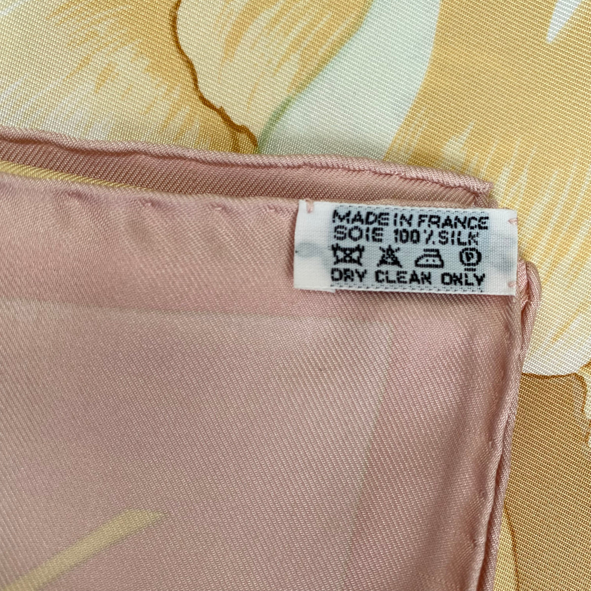 Pristine Boxed Hermès Les Pivoines Designer Silk Scarf