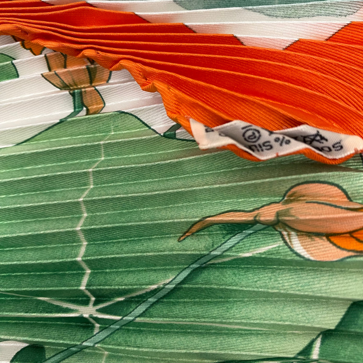 Pristine Hermès Les Capucines Silk Plisse Scarf