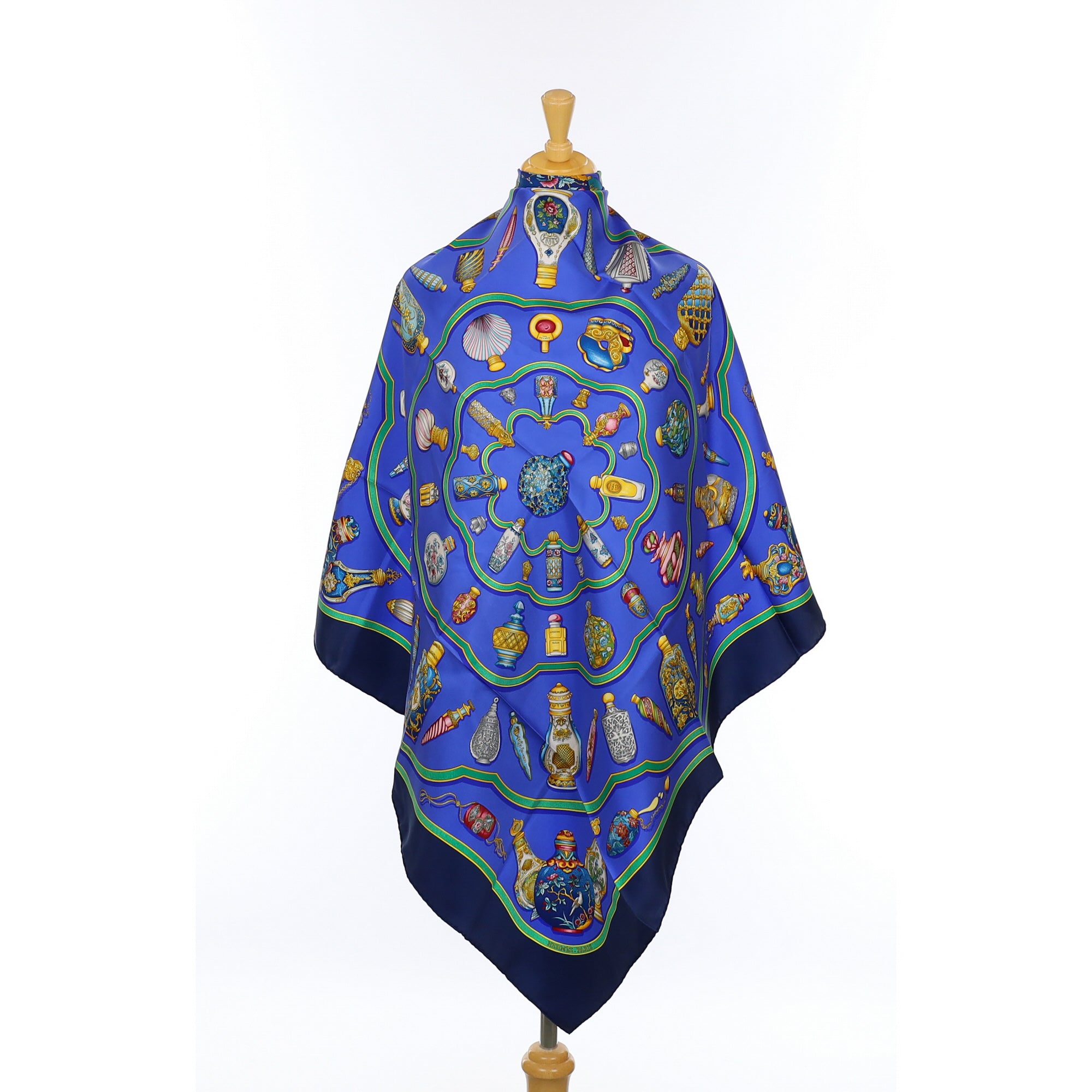 Immaculate Hermès Qu’ importe le Flacon Silk Scarf