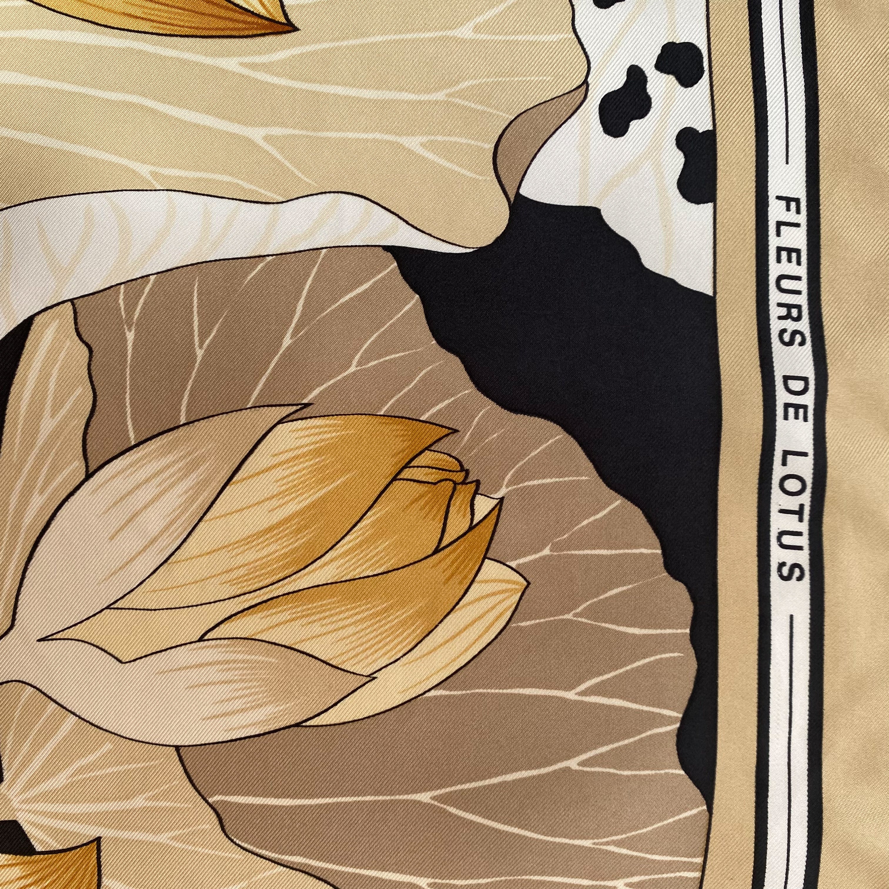 Boxed Hermes Fleur de Lotus 1961 Designer Silk Scarf