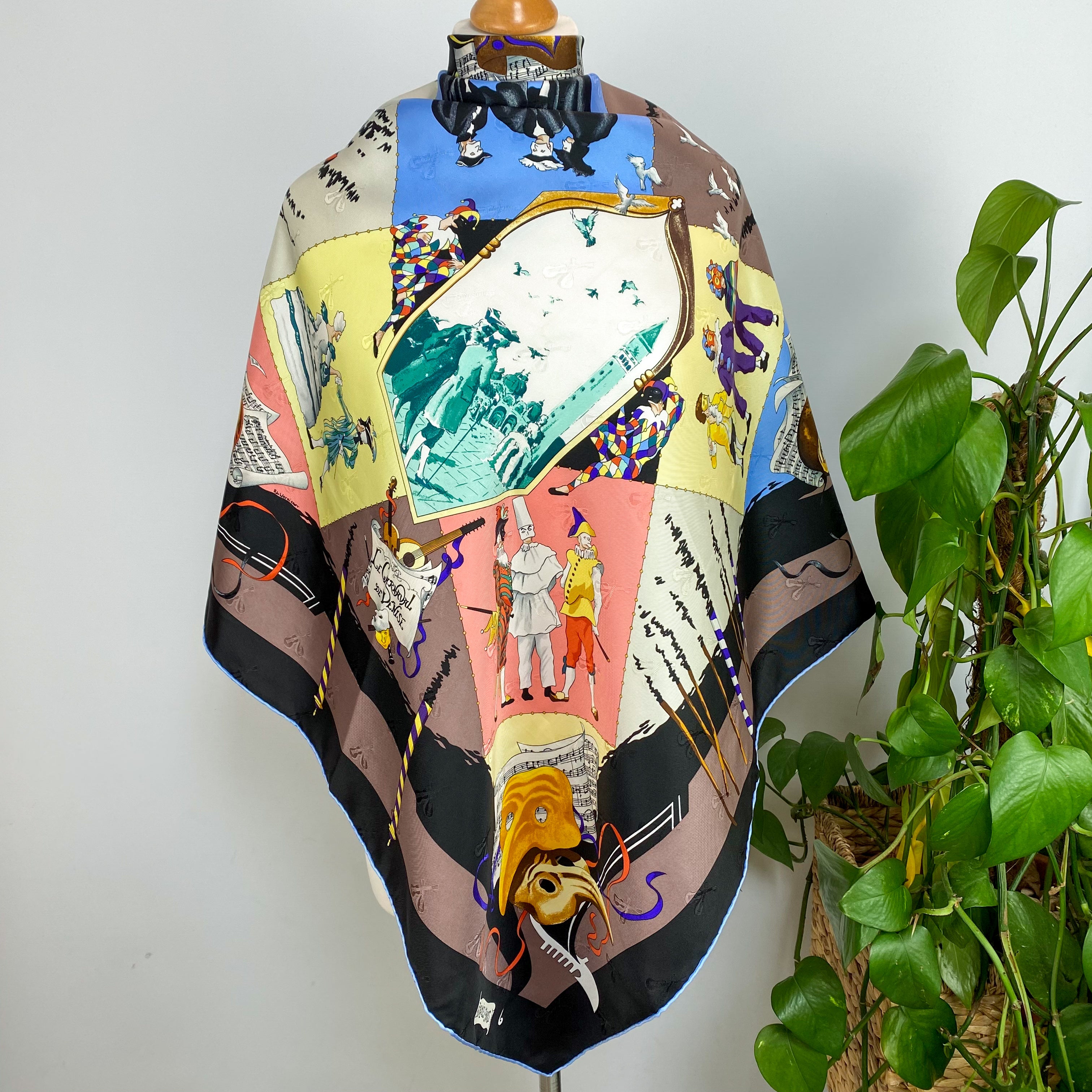 Pristine Brand New Boxed Hermes Le Carnival de Venise Vintage Silk Scarf