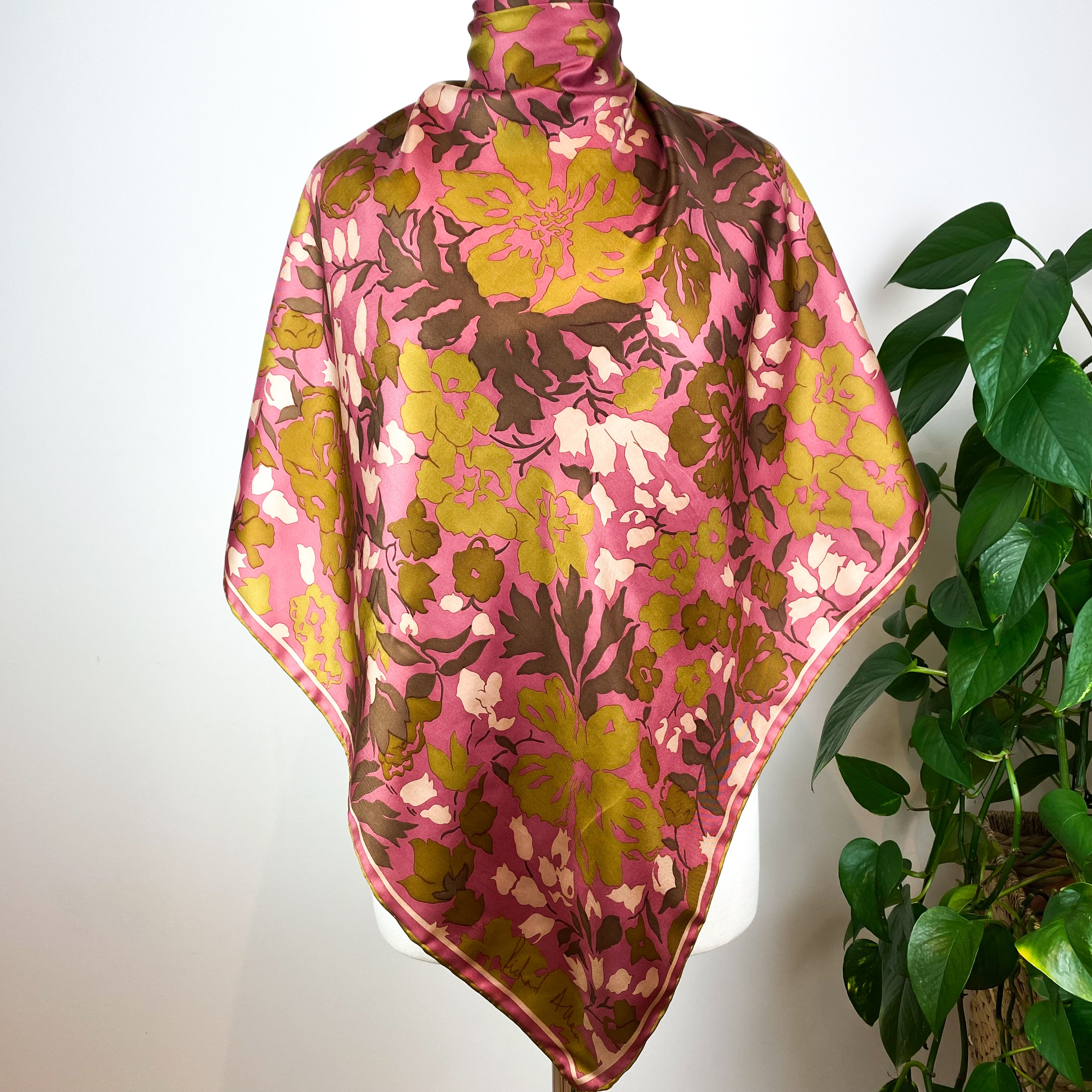 Immaculate 1970s Richard Allan Vintage Silk Scarf