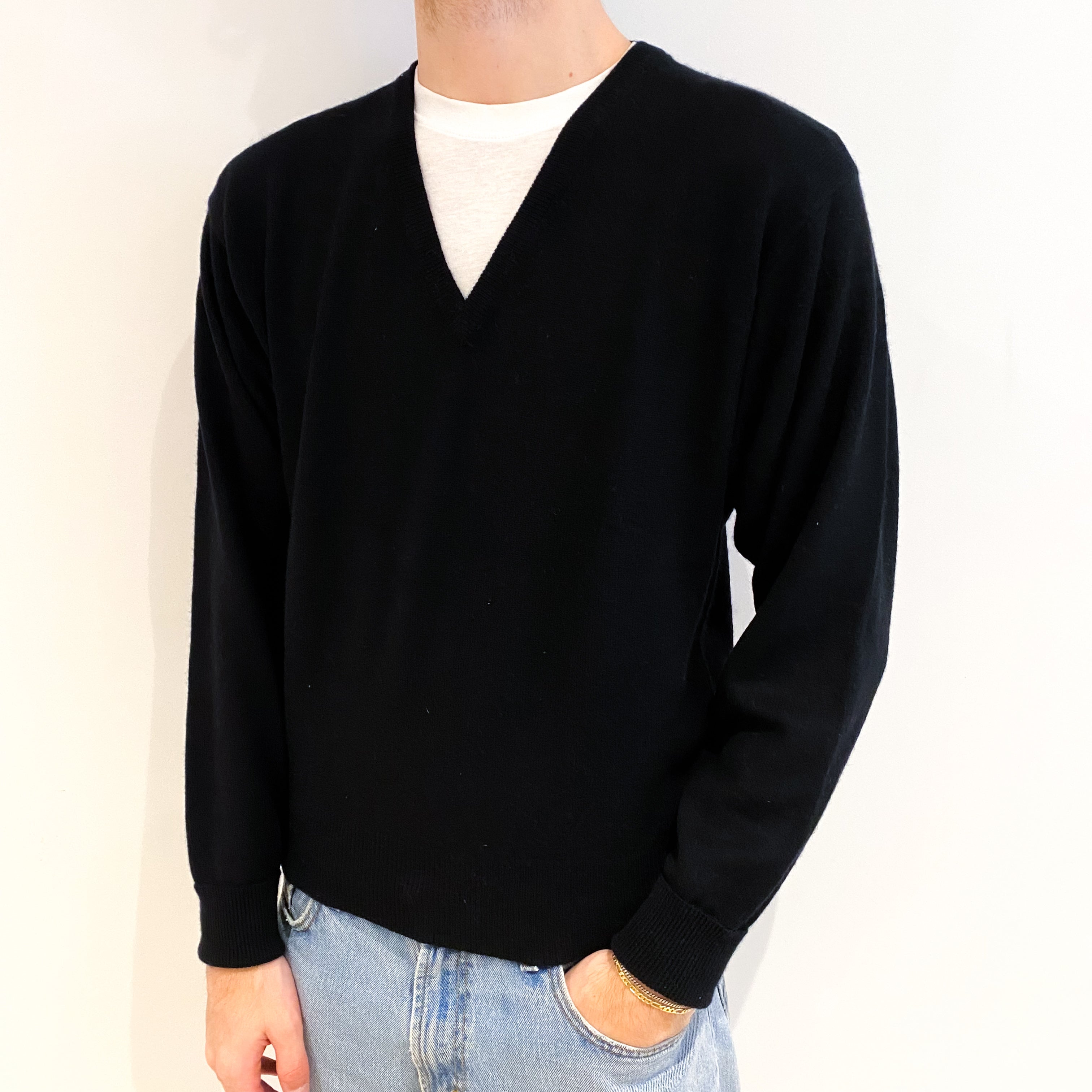 Men's Black Cashmere V Neck Jumper Medium