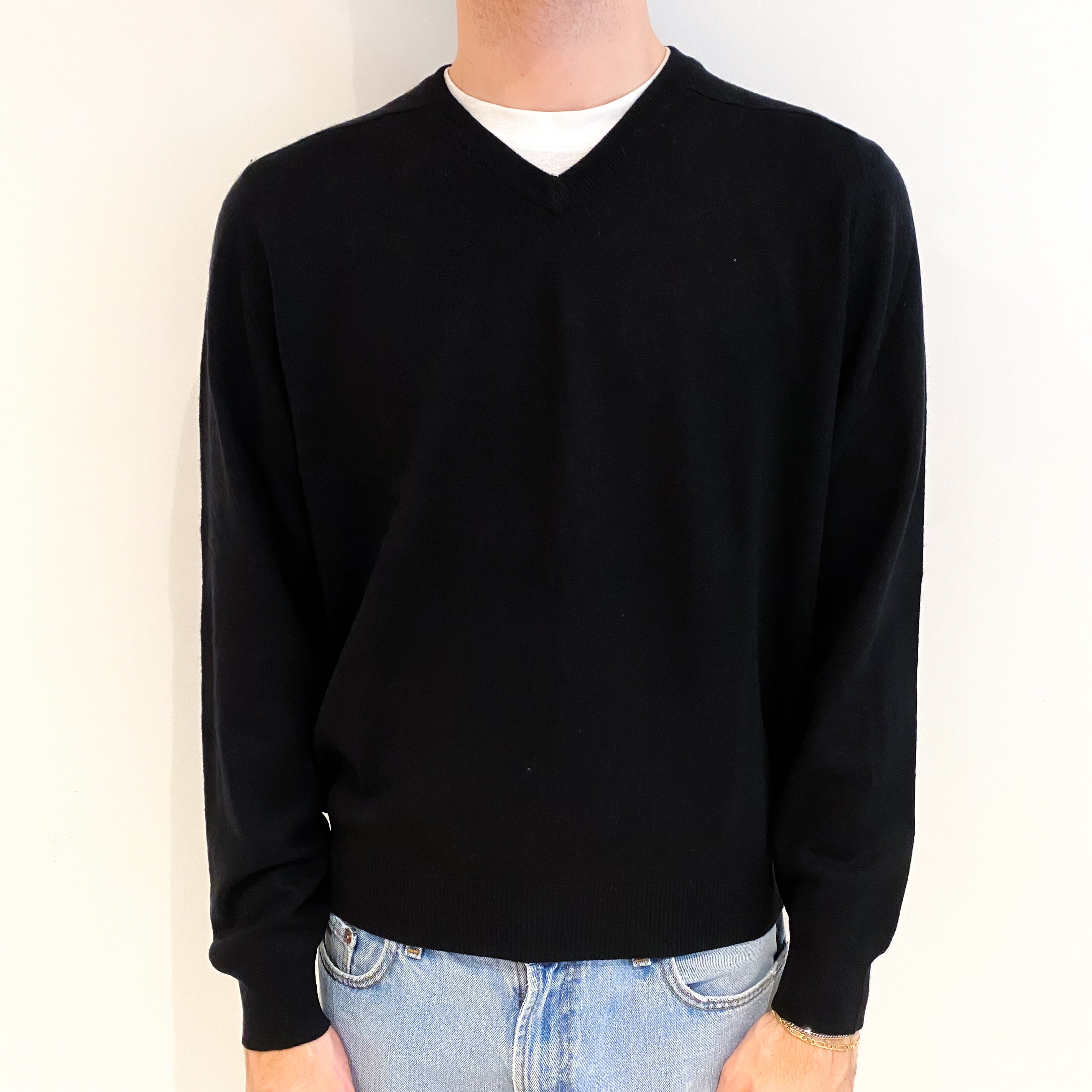 Men's Black Cashmere V Neck Jumper Medium
