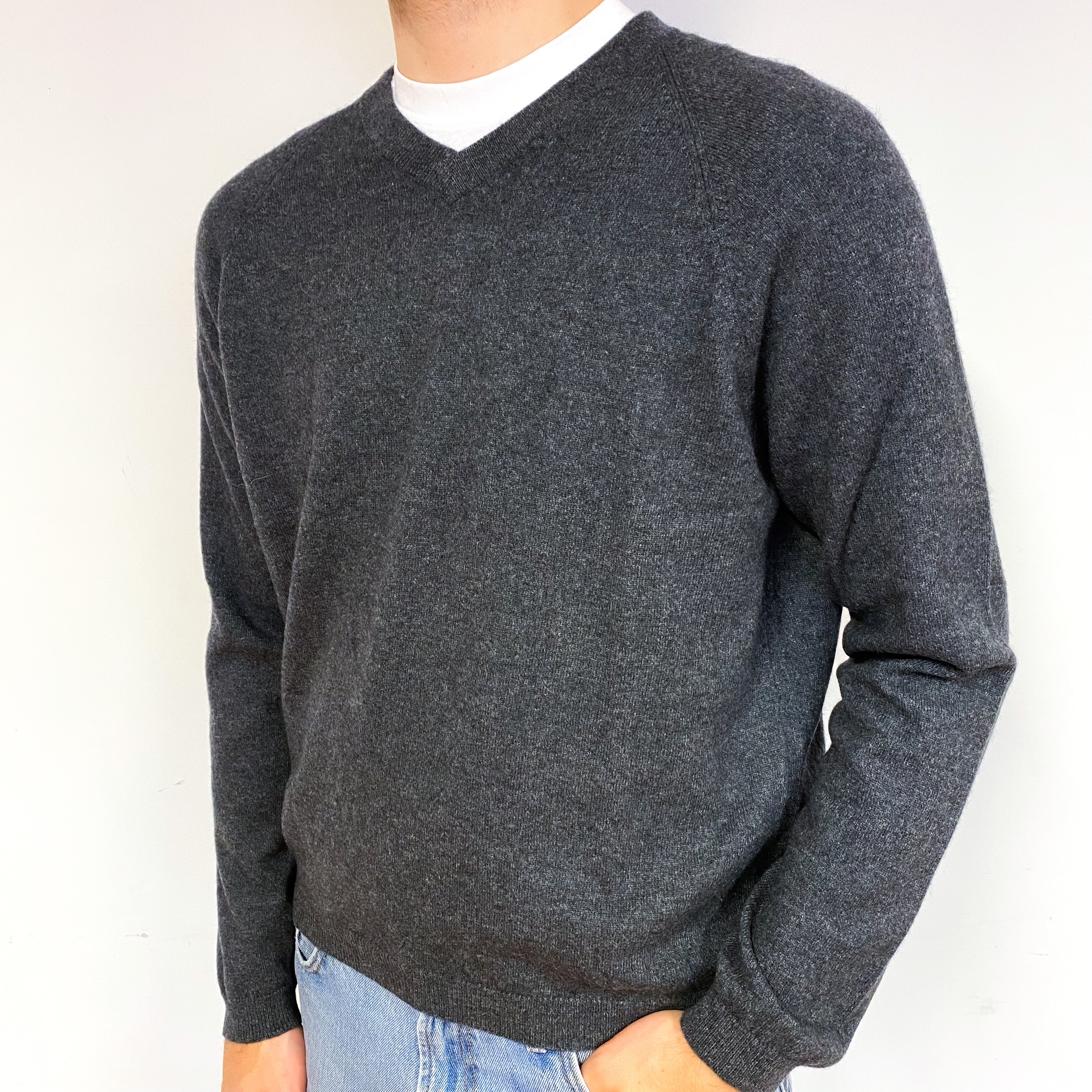 Men's Charcoal Grey Cashmere V-Neck Jumper Large