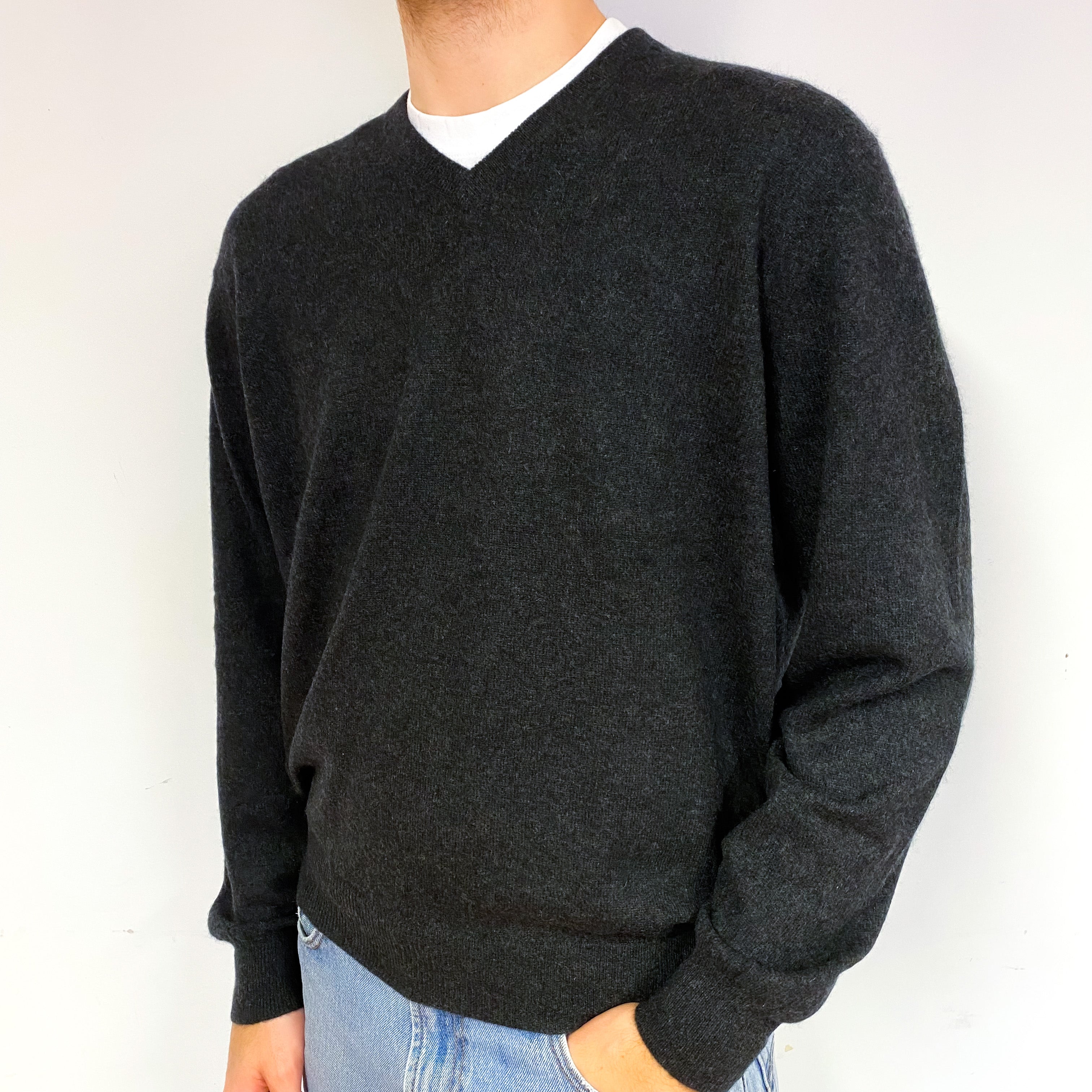 Men's Charcoal Grey Slouchy Cashmere V-Neck Jumper Medium