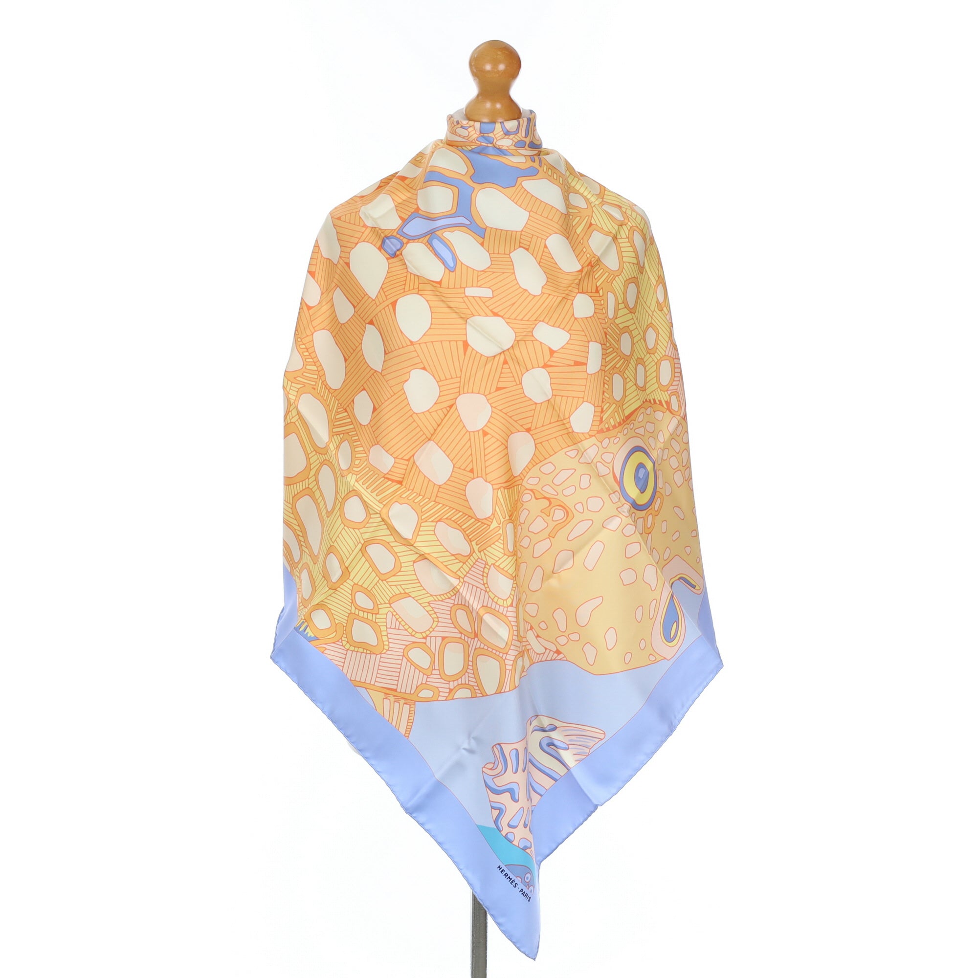 Pristine Hermès Grands Fonds Detail Silk Scarf