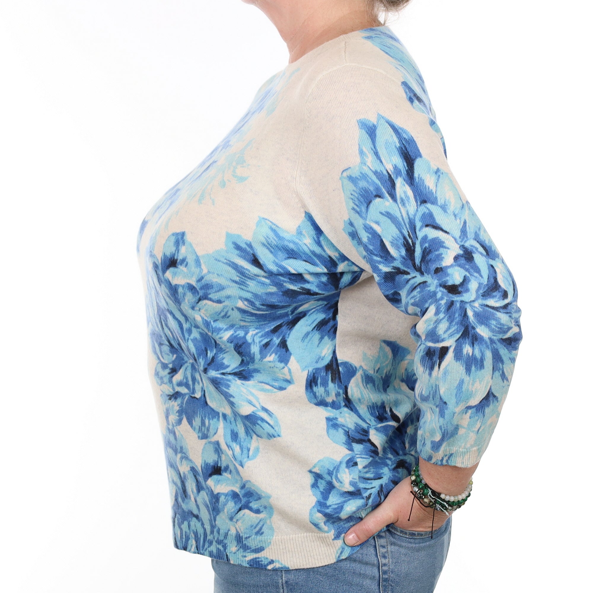 Cream and Blue Floral Cashmere 3/4 Sleeve Crew Neck Jumper Extra Extra Large