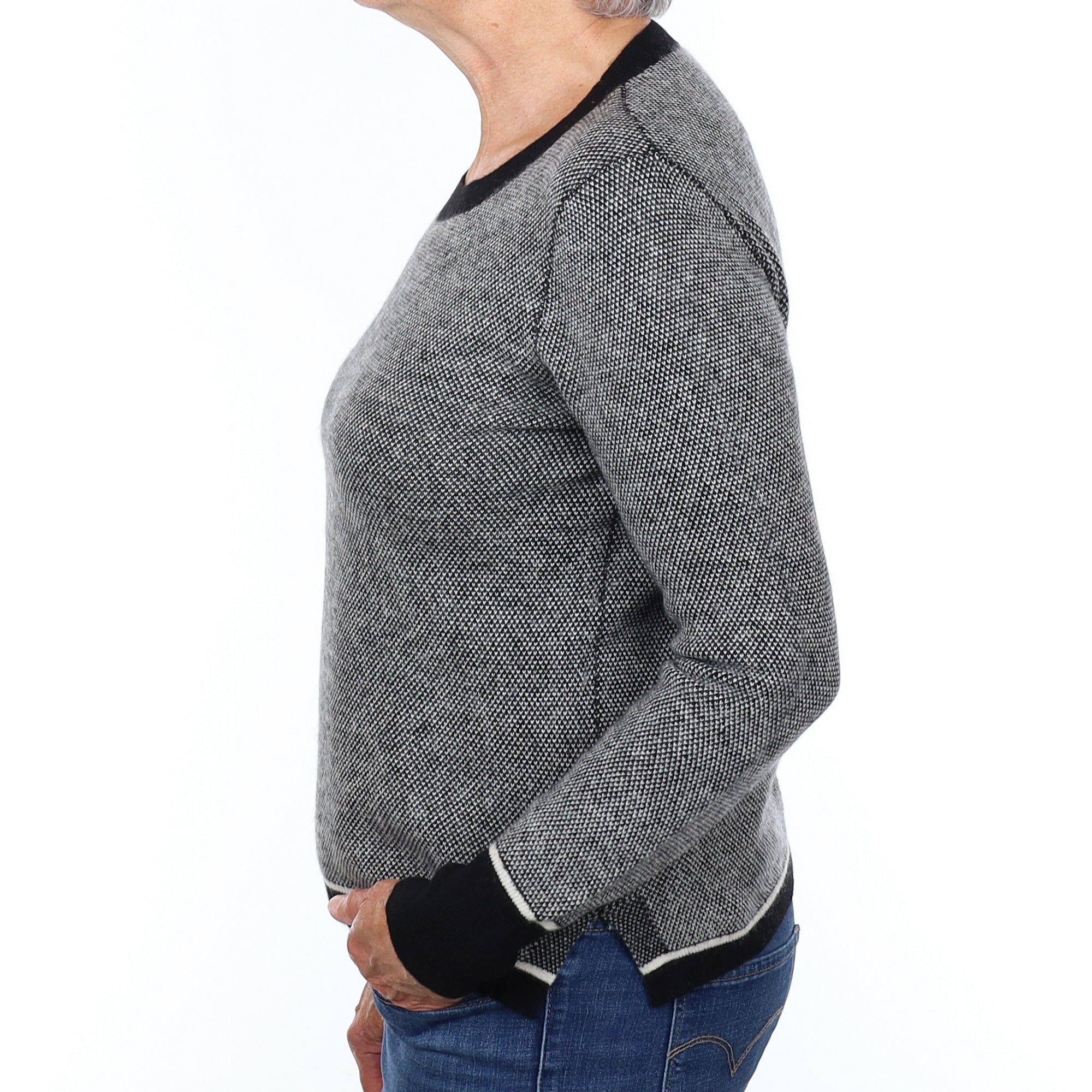 Black and Ivory Textured Cashmere Crew Neck Jumper Medium