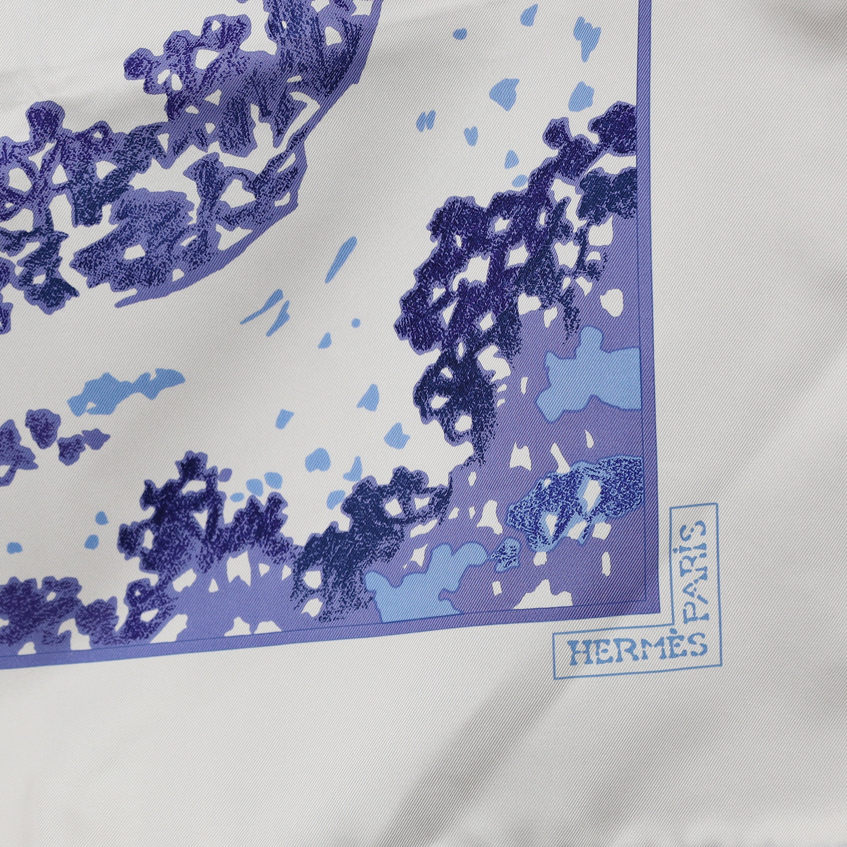 Brand New Boxed Hermès Trois Feuilles Silk Scarf