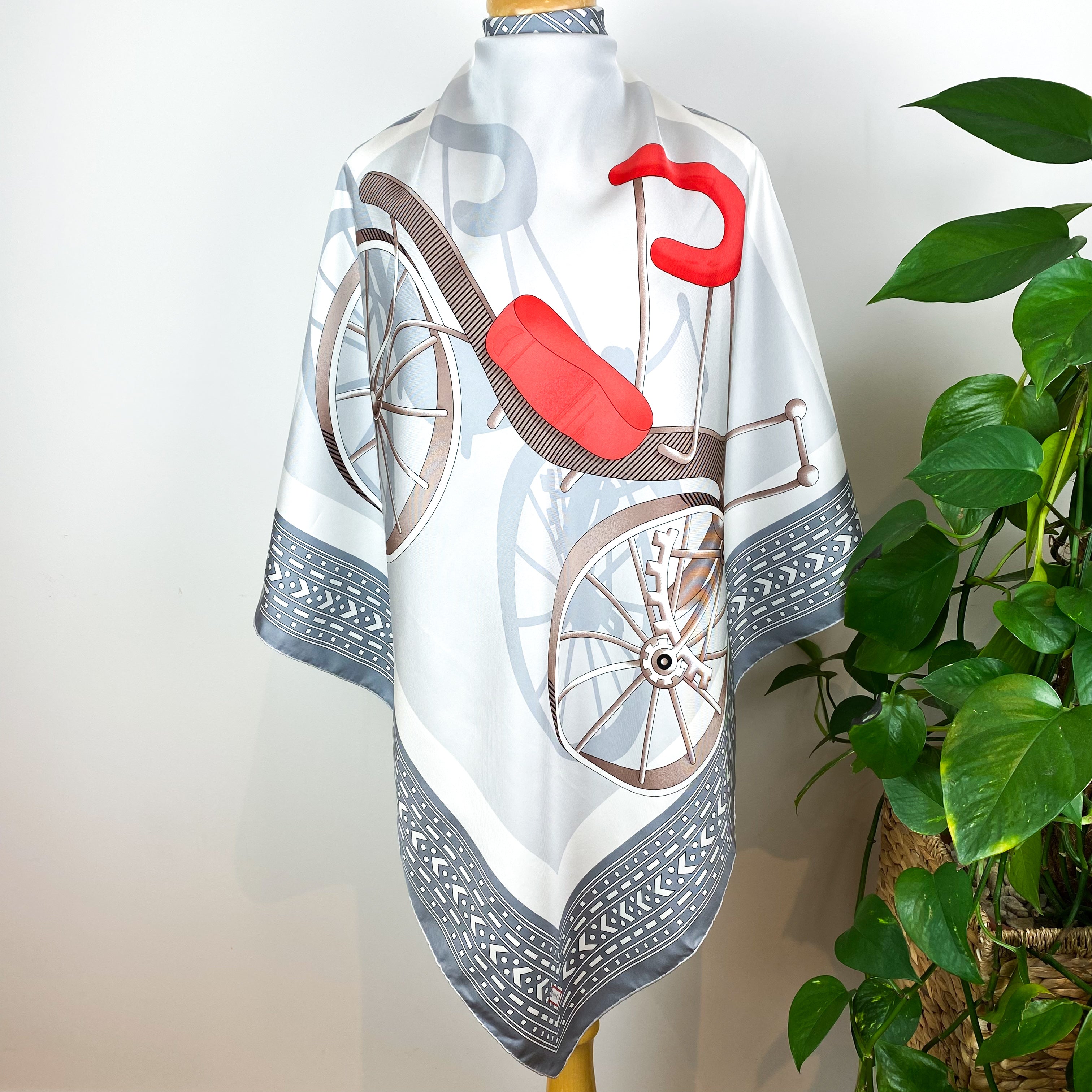 Immaculate Vakko Designer Silk Scarf