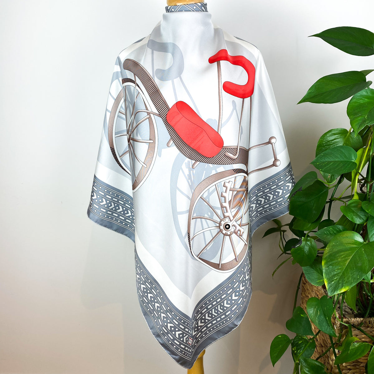 Immaculate Vakko Designer Silk Scarf