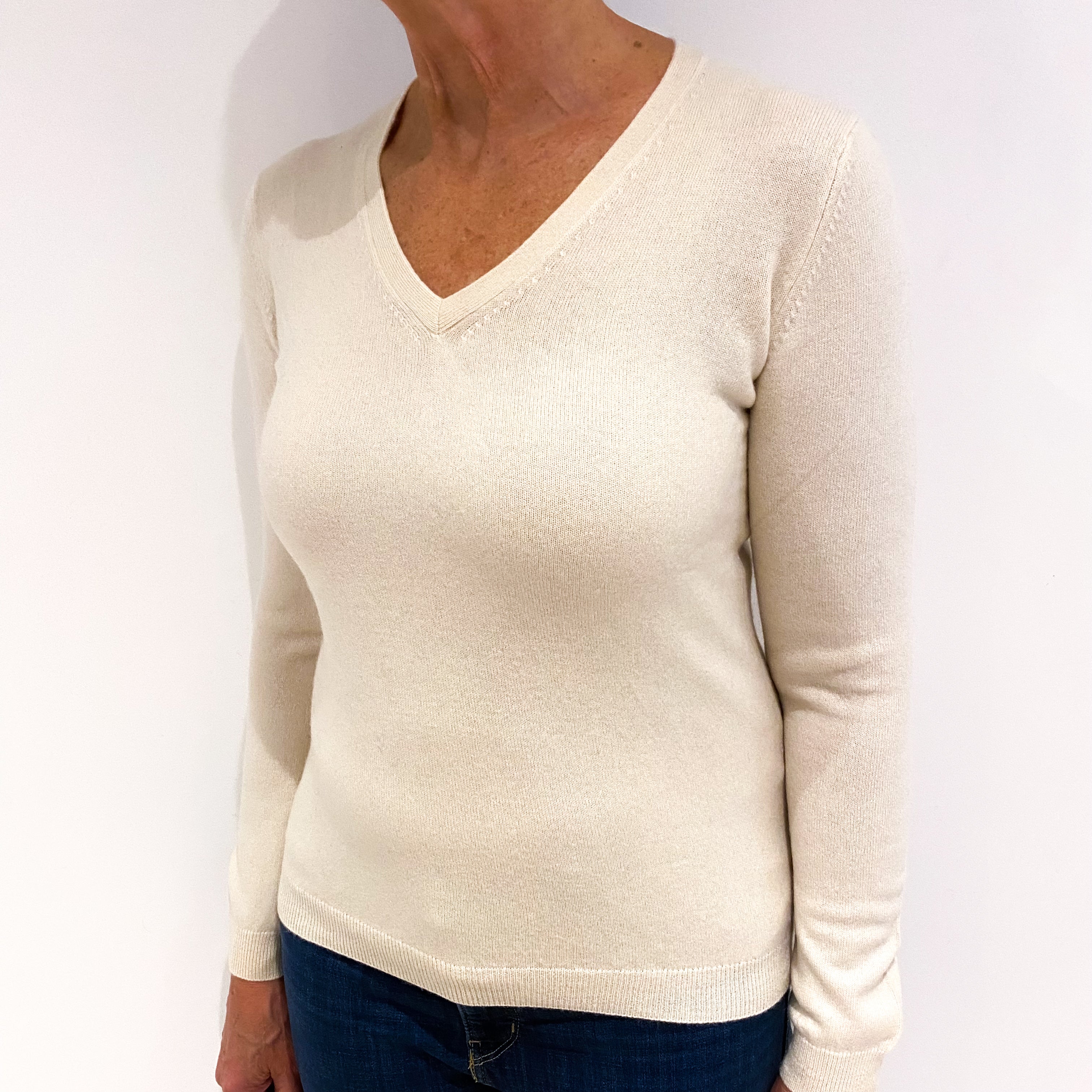Clotted Cream Cashmere V-Neck Jumper Medium