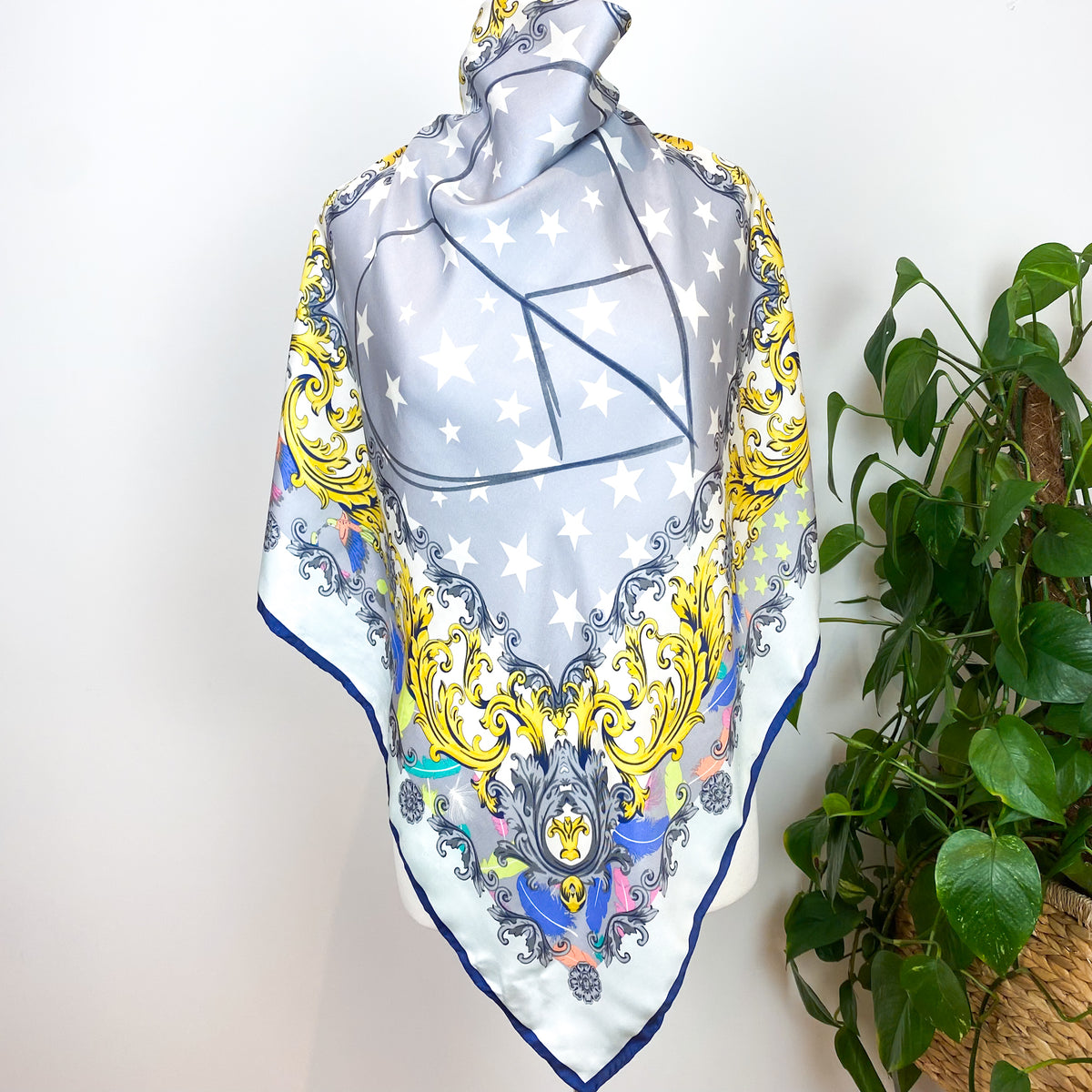 Immaculate Large Codello Silk Scarf