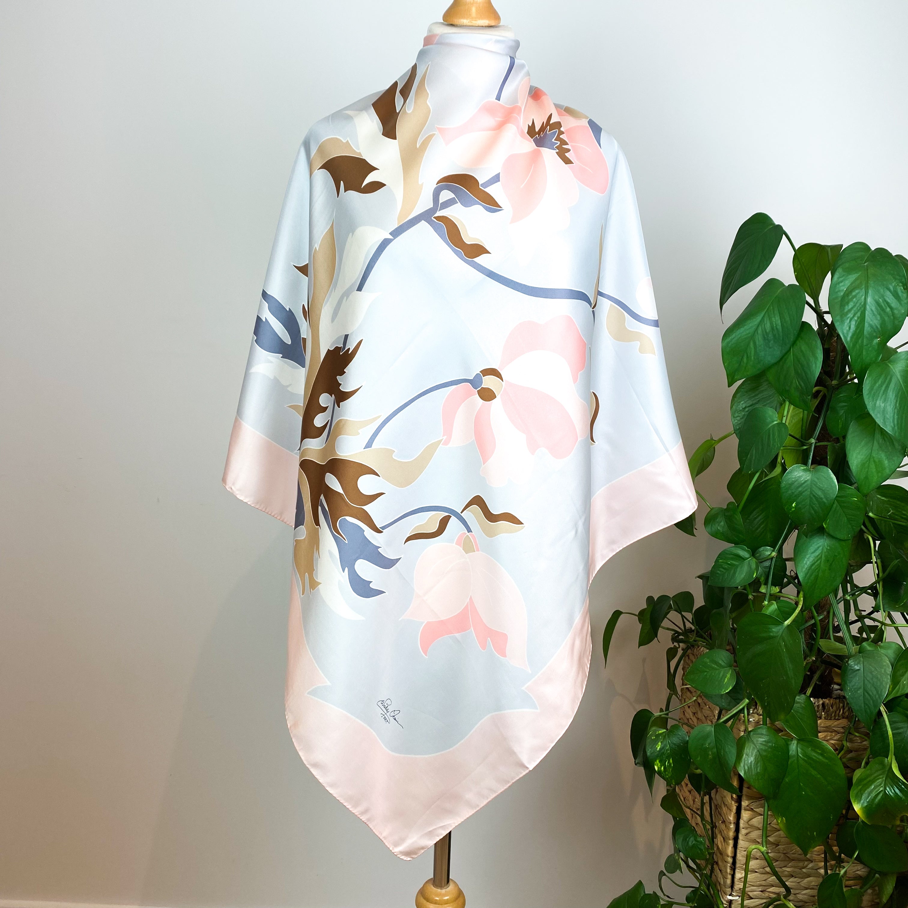 Immaculate Waldy Orain Paris Vintage Silk Scarf