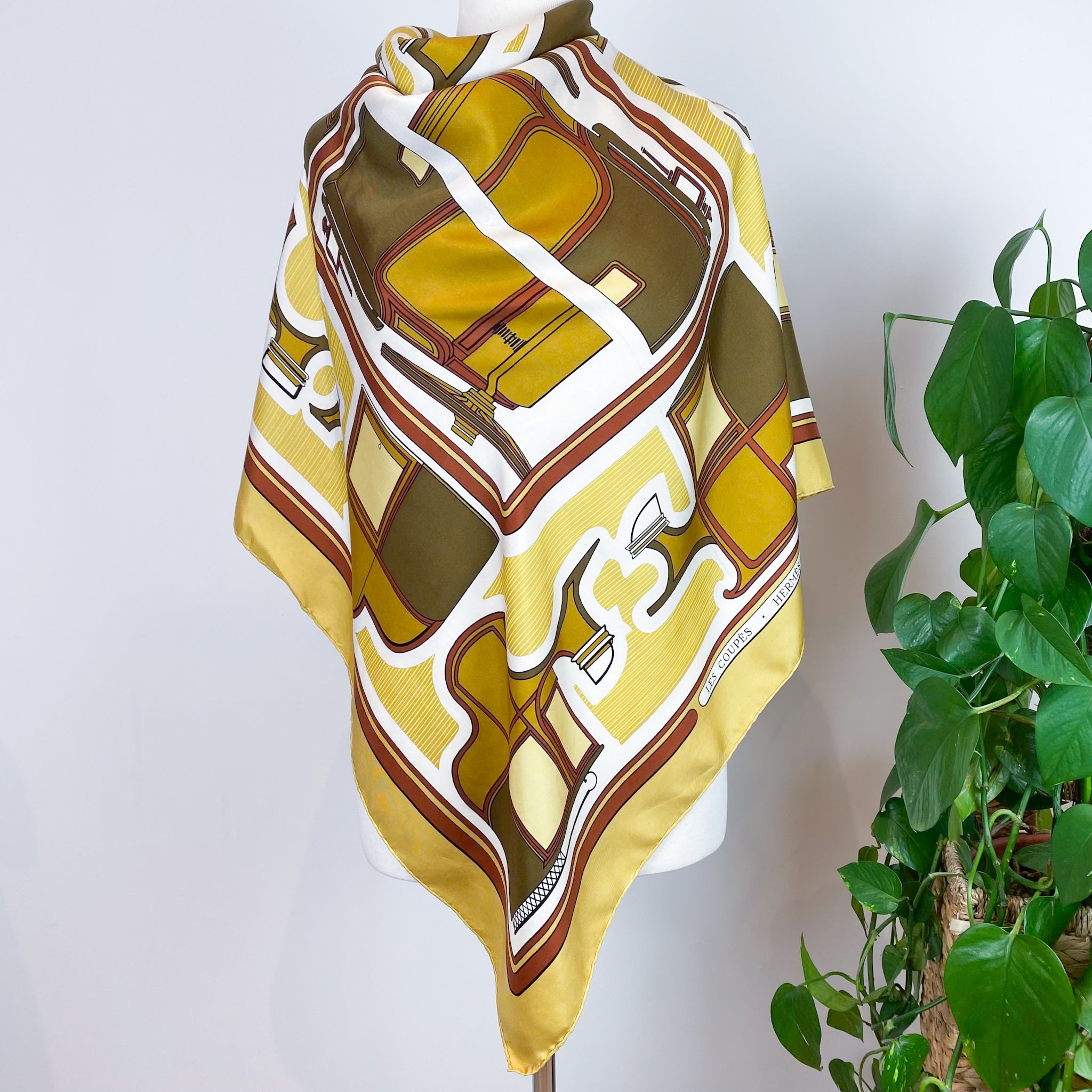 Boxed Hermes Les Coupes Vintage Silk Scarf