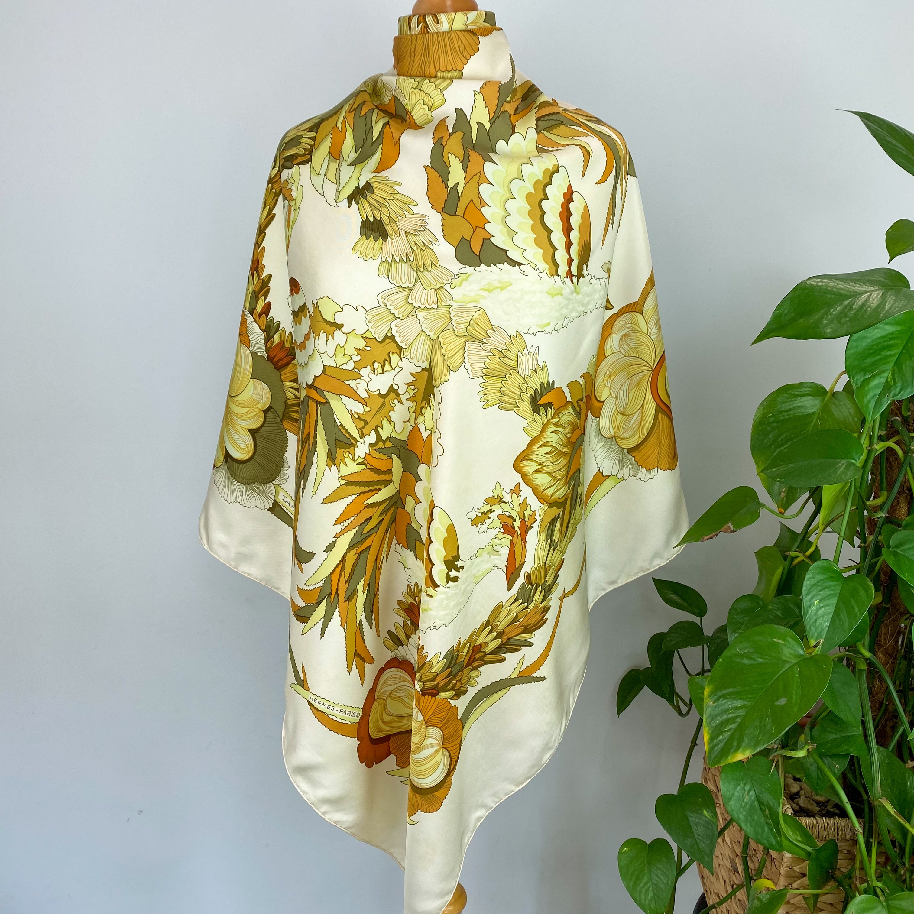 Hermès Tahiti Vintage Silk Scarf
