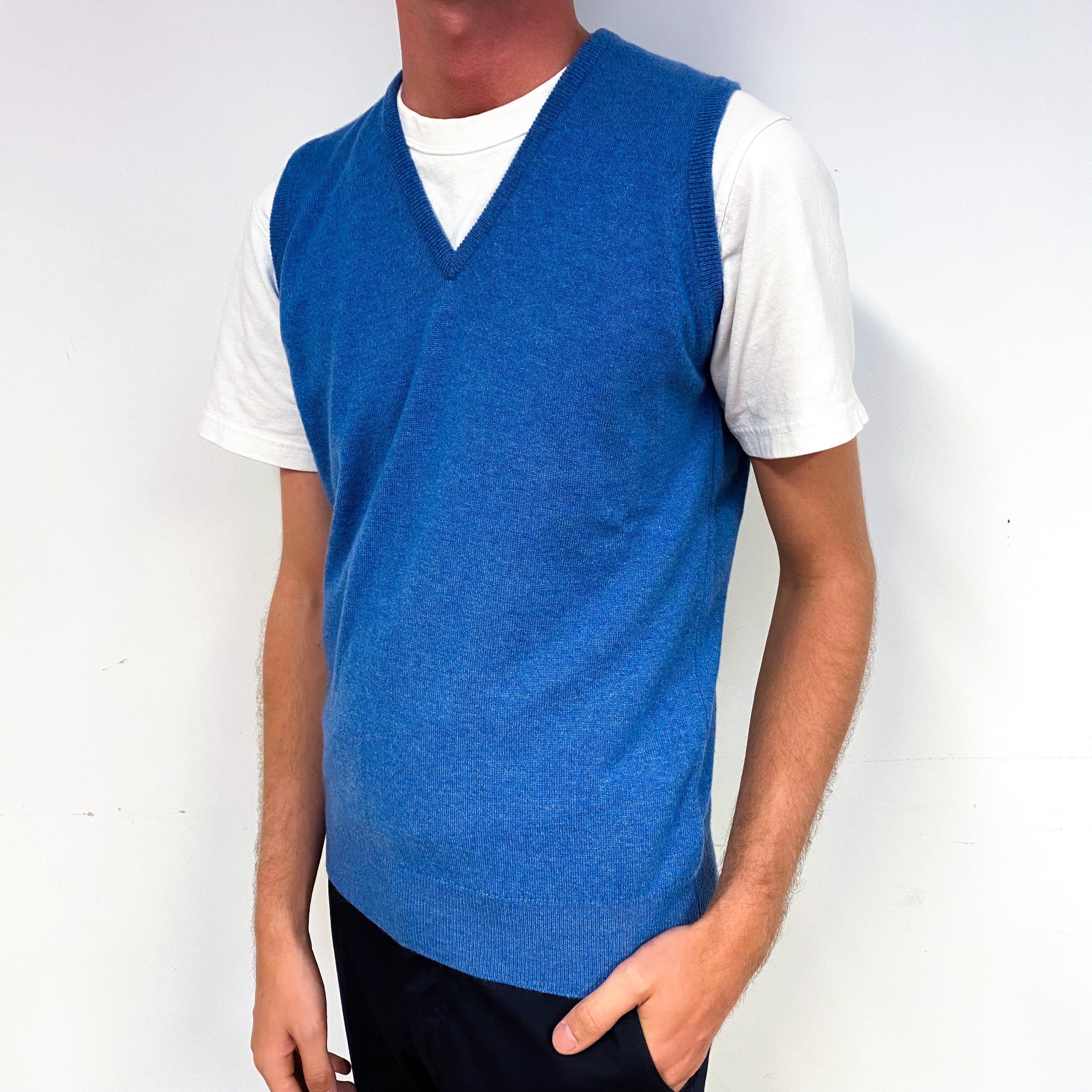 Men's Brand New Scottish Cornflower Blue Cashmere Sleeveless V-Neck Jumper Extra Small