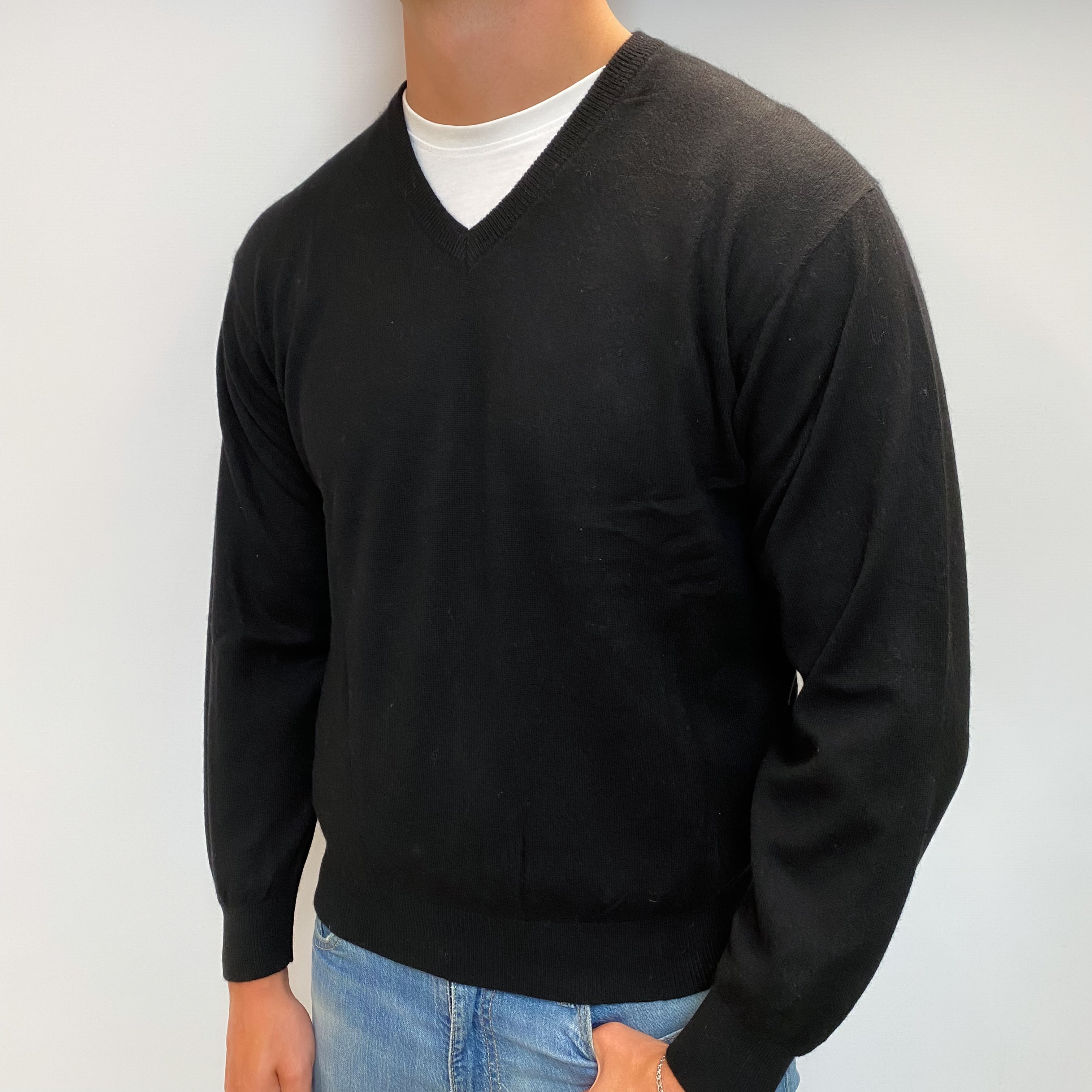 Men's Black Cashmere V Neck Jumper XL