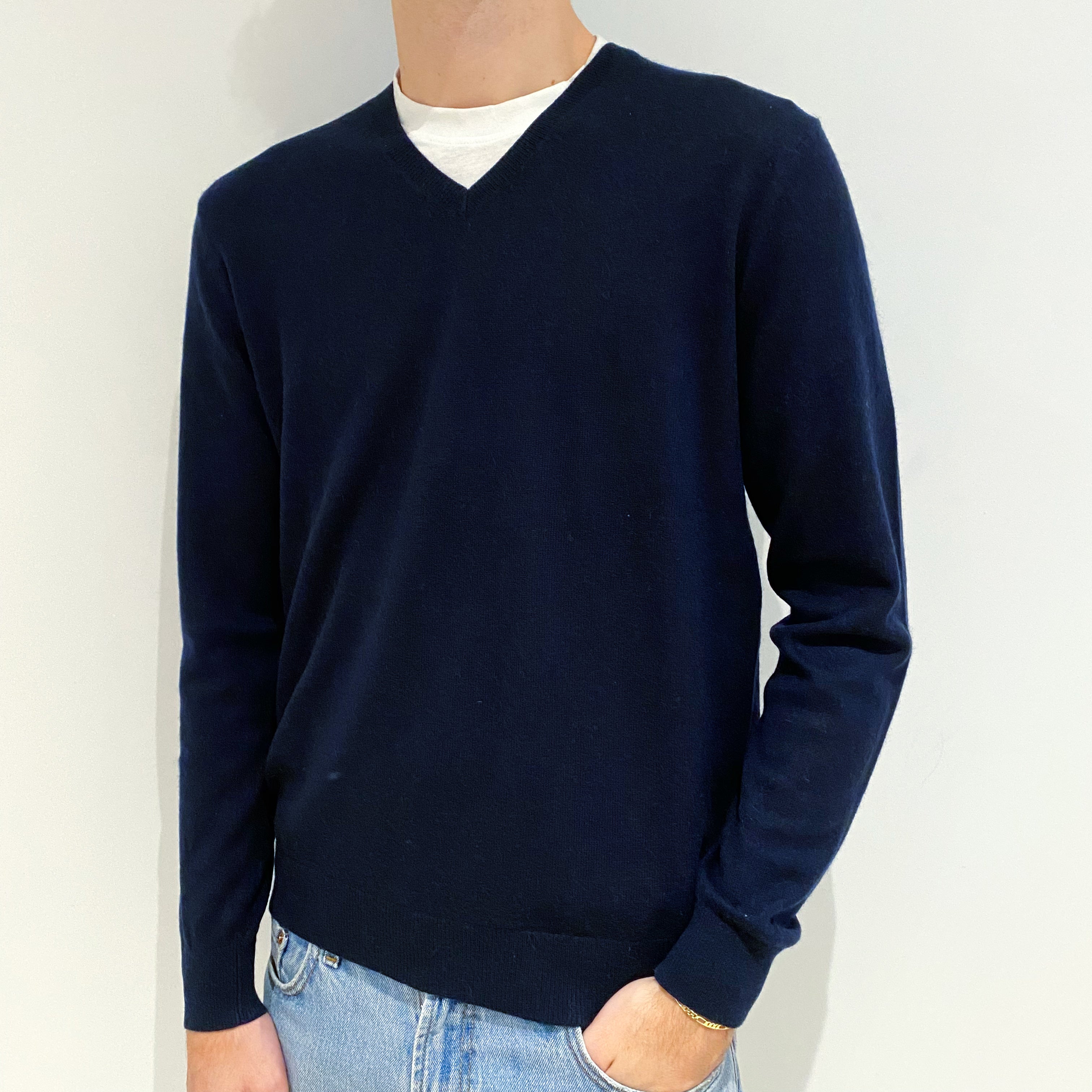 Men's Dark Navy Blue Cashmere V-Neck Jumper Large