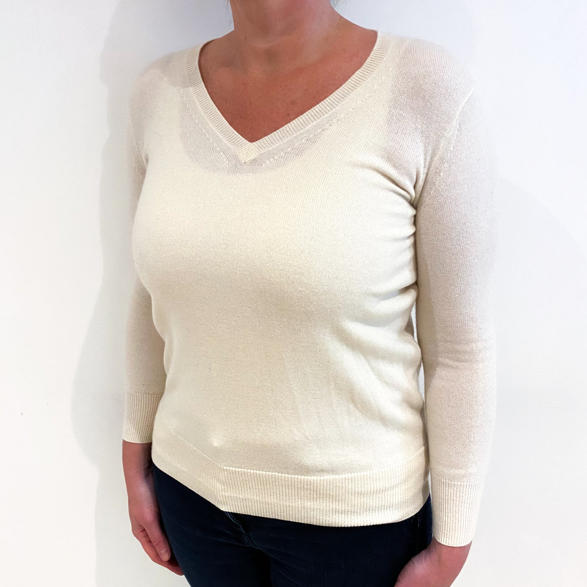 Vanilla Cream Cashmere V Neck Jumper Large