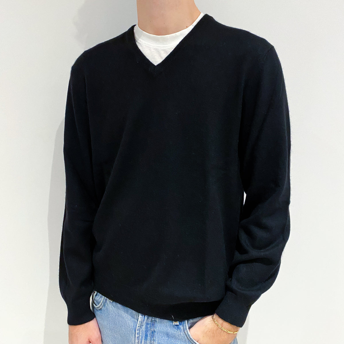 Men's Black Cashmere V-Neck Jumper Large