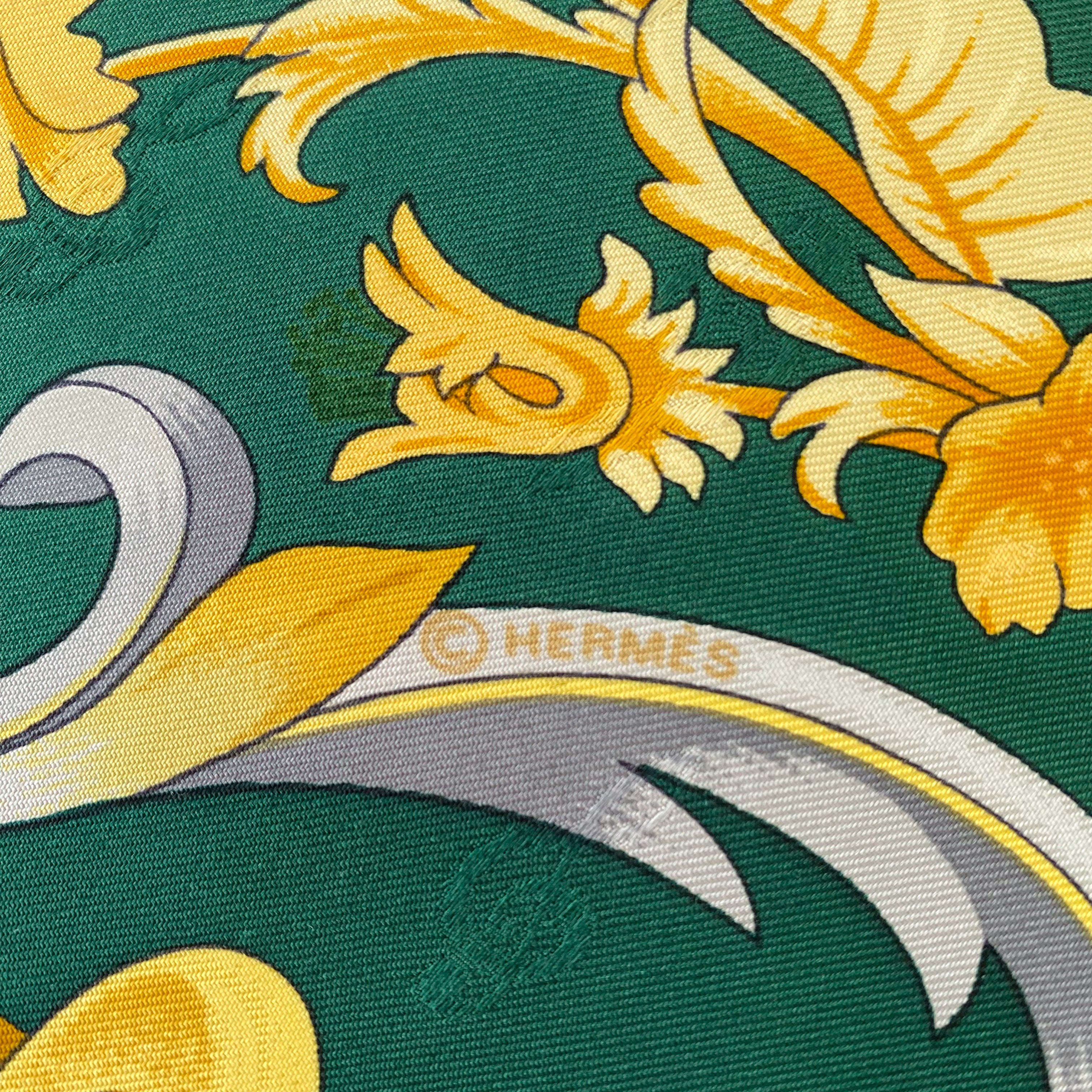 Pristine Boxed Hermès Orgauphone et Autres Mecaniques Silk Scarf