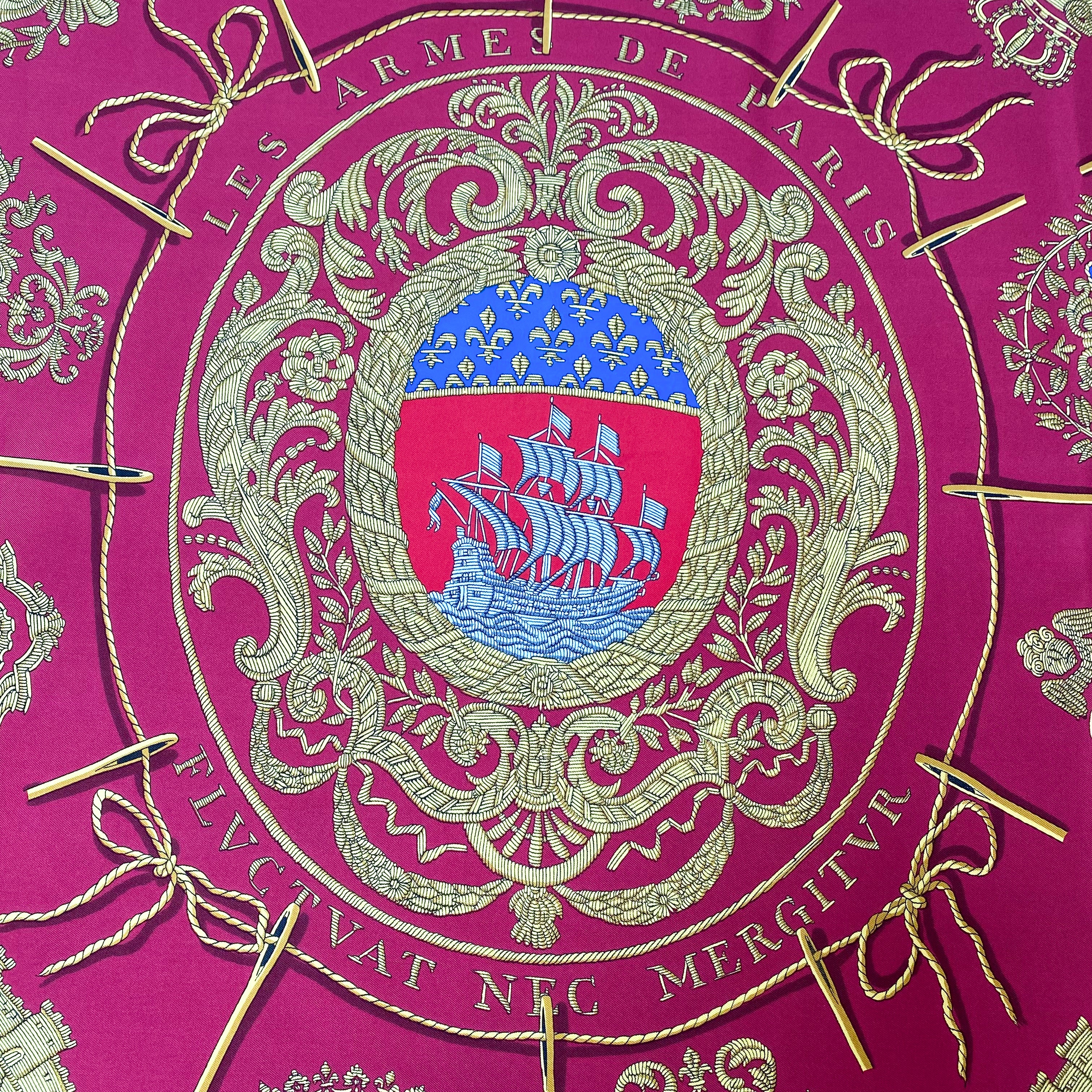 Boxed Hermès Les Armes De Paris Silk Scarf