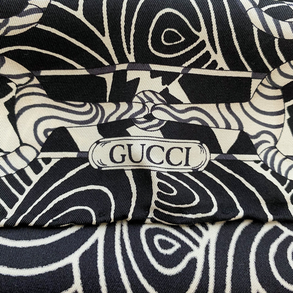 Immaculate Gucci Monochrome Designer Silk Scarf