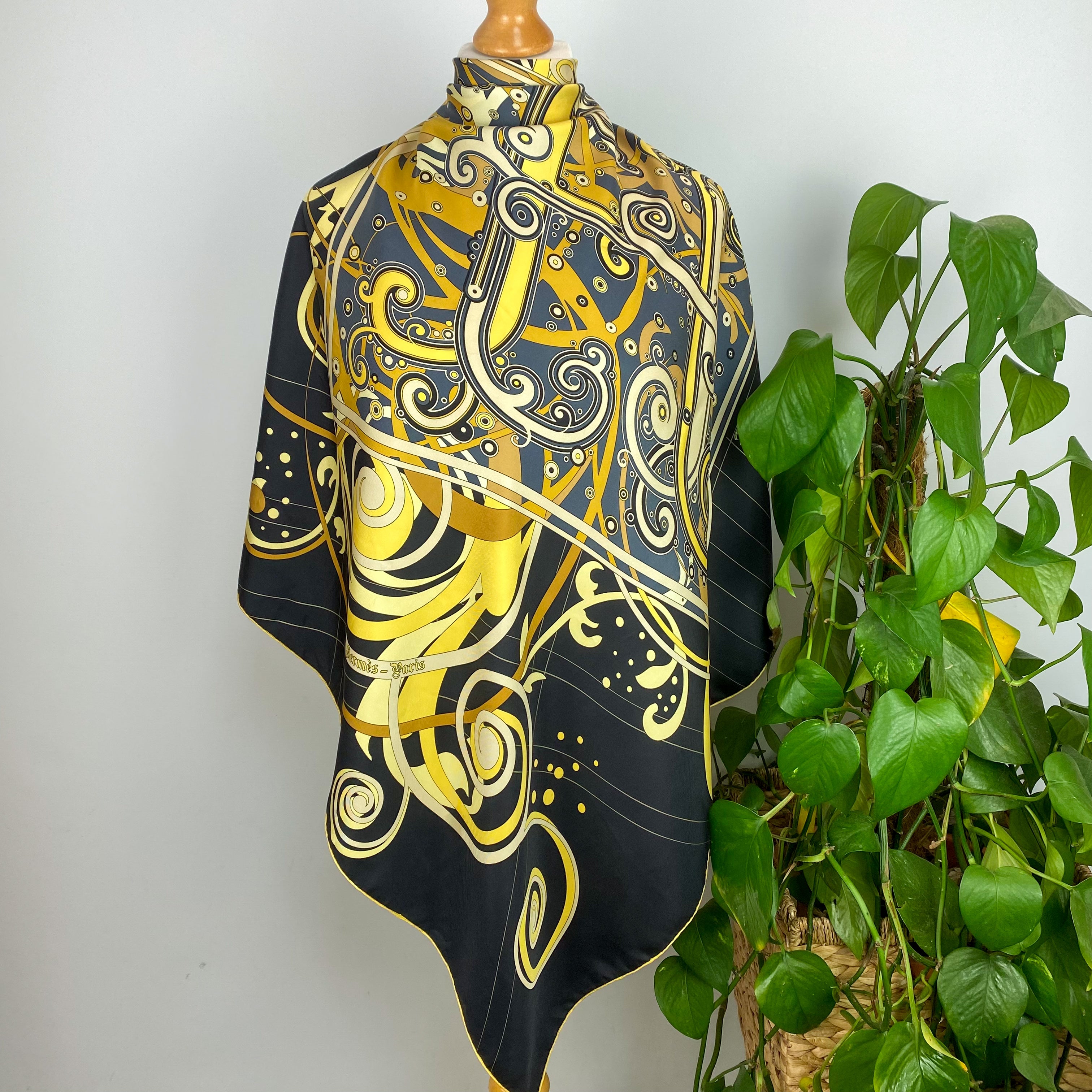 Boxed Hermès Comme Histoires Silk Scarf