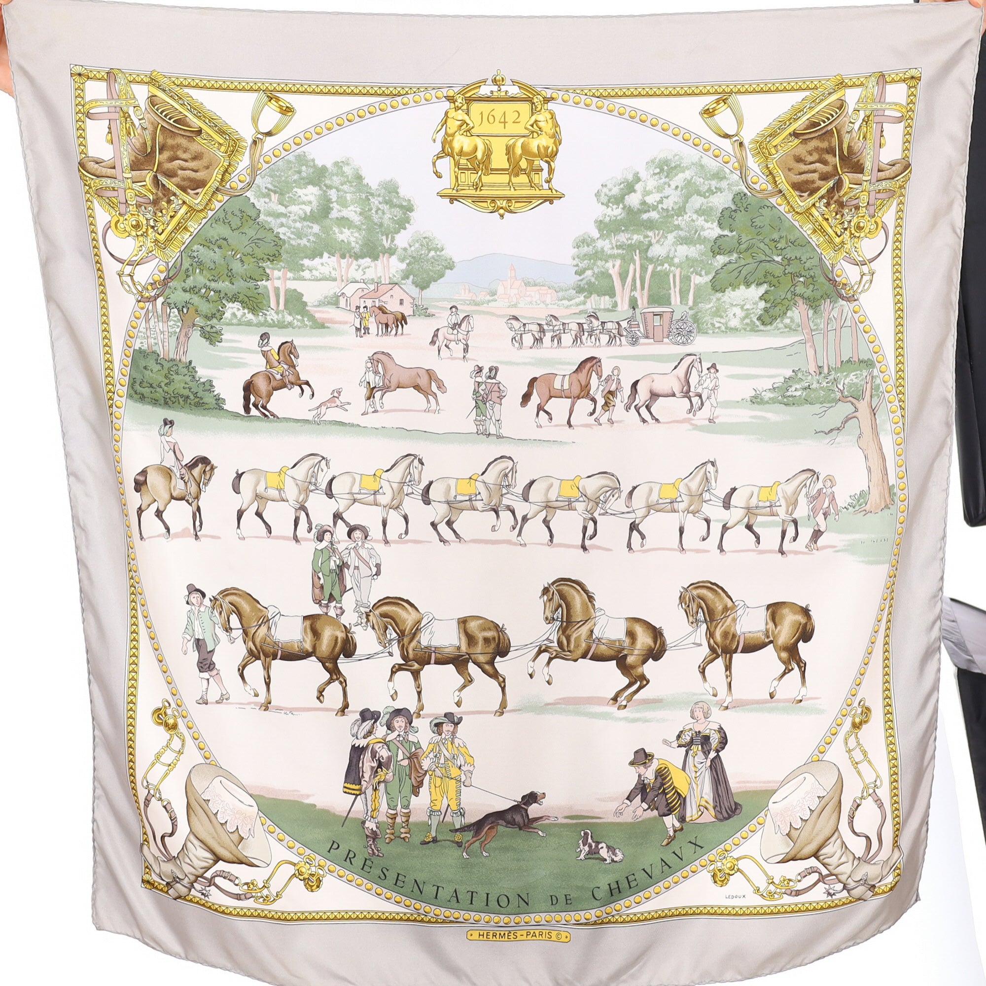 Hermès 1642 Présentation de Chevaux Silk Scarf