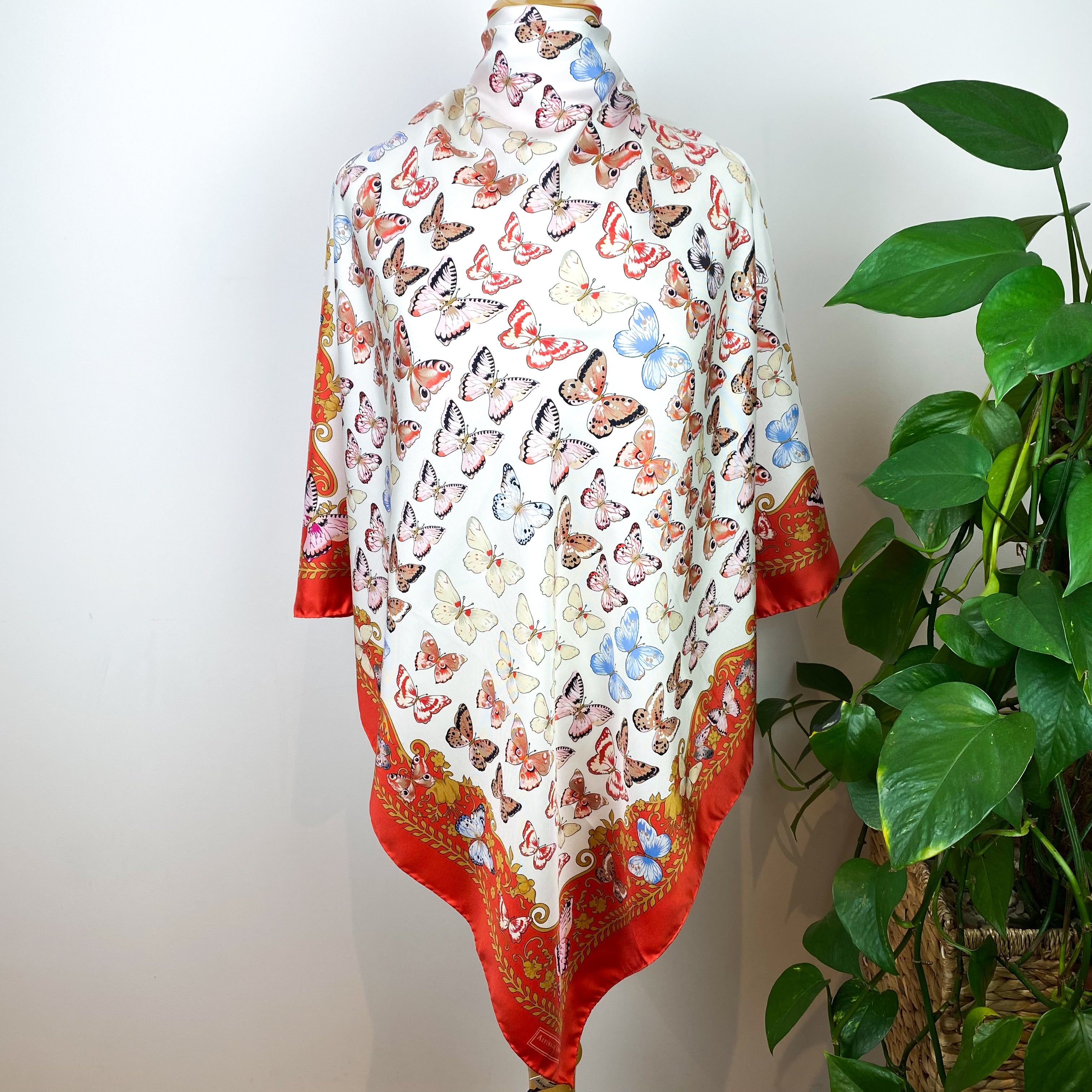 Immaculate Aspinal Of London Silk Scarf