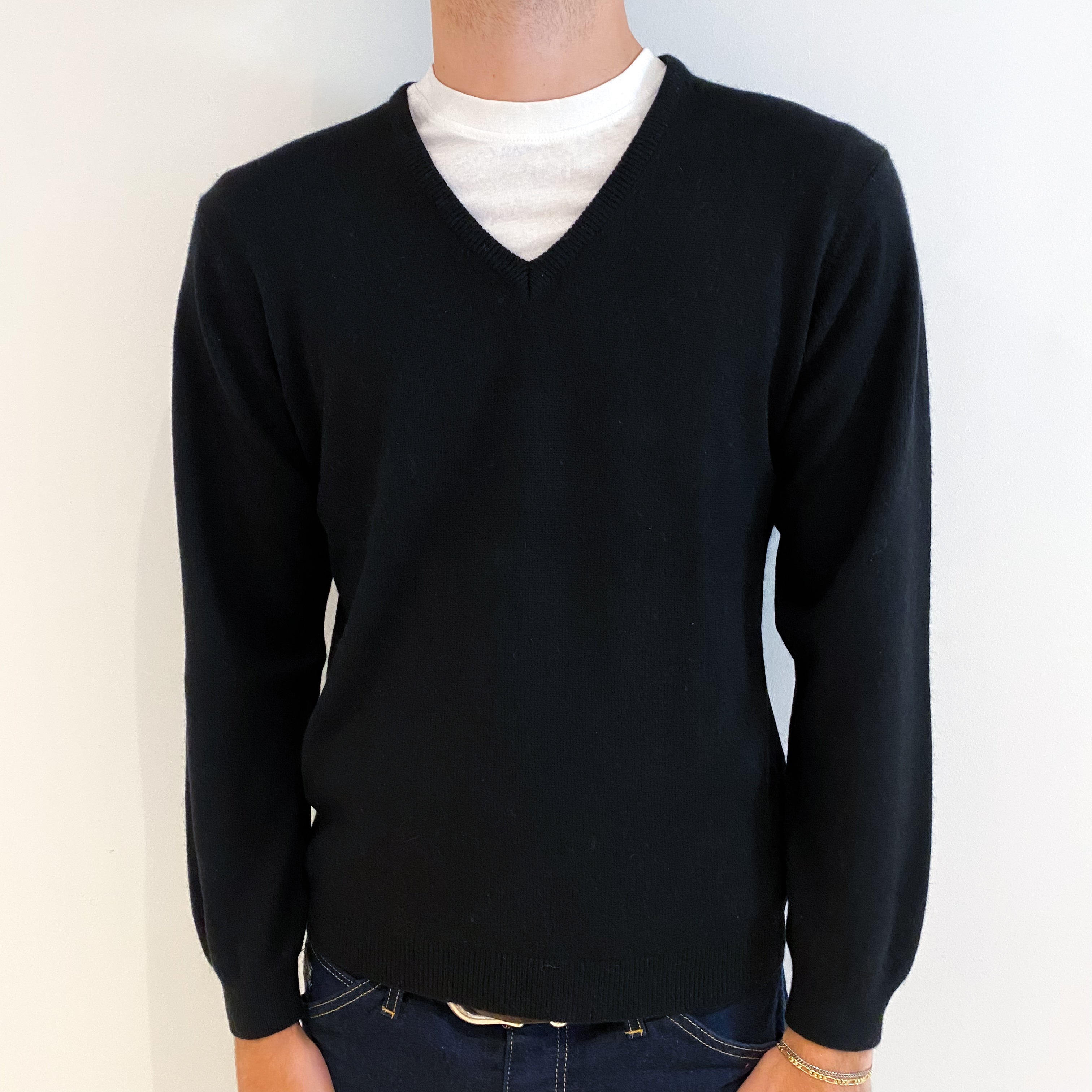 Men's Black Cashmere V-Neck Jumper Medium