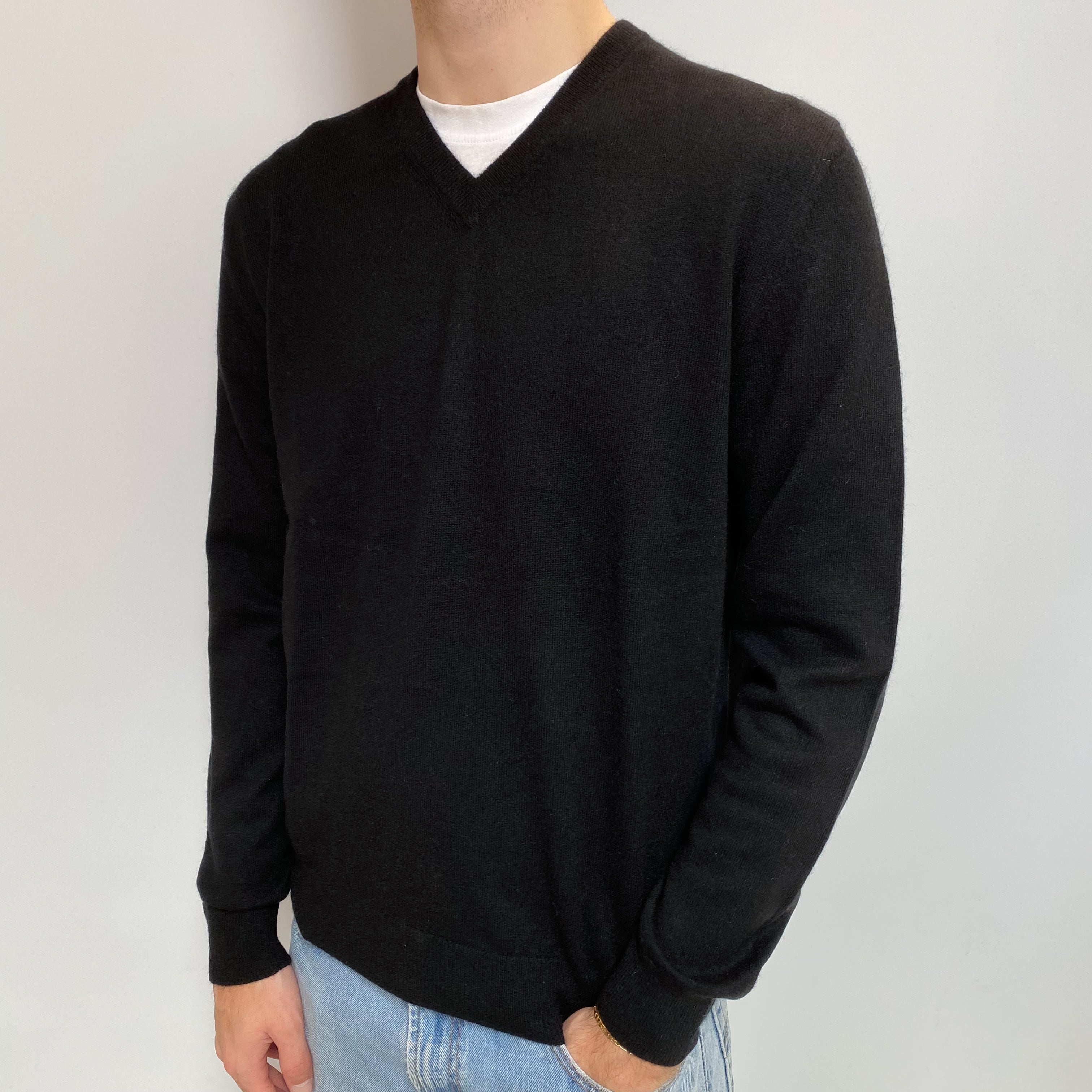Men's Black Cashmere V Neck Jumper Large