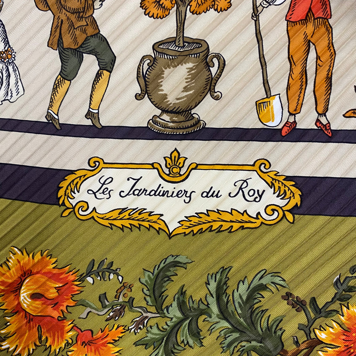 Pristine Boxed Hermès Les Jardiniers du Roy Vintage Silk Plisse Scarf
