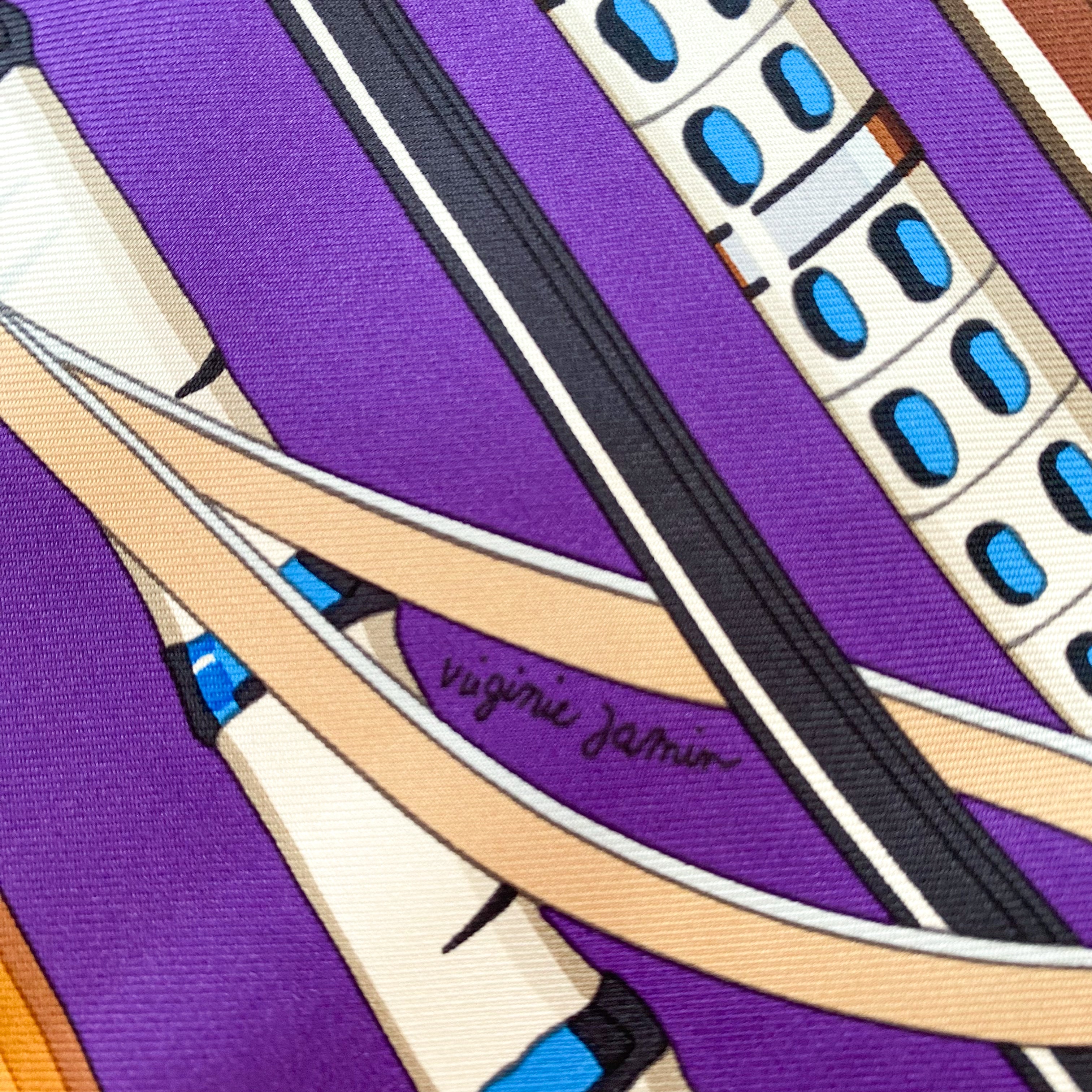 Boxed Immaculate Hermés Cannes et Pommeaux Vintage Silk Scarf