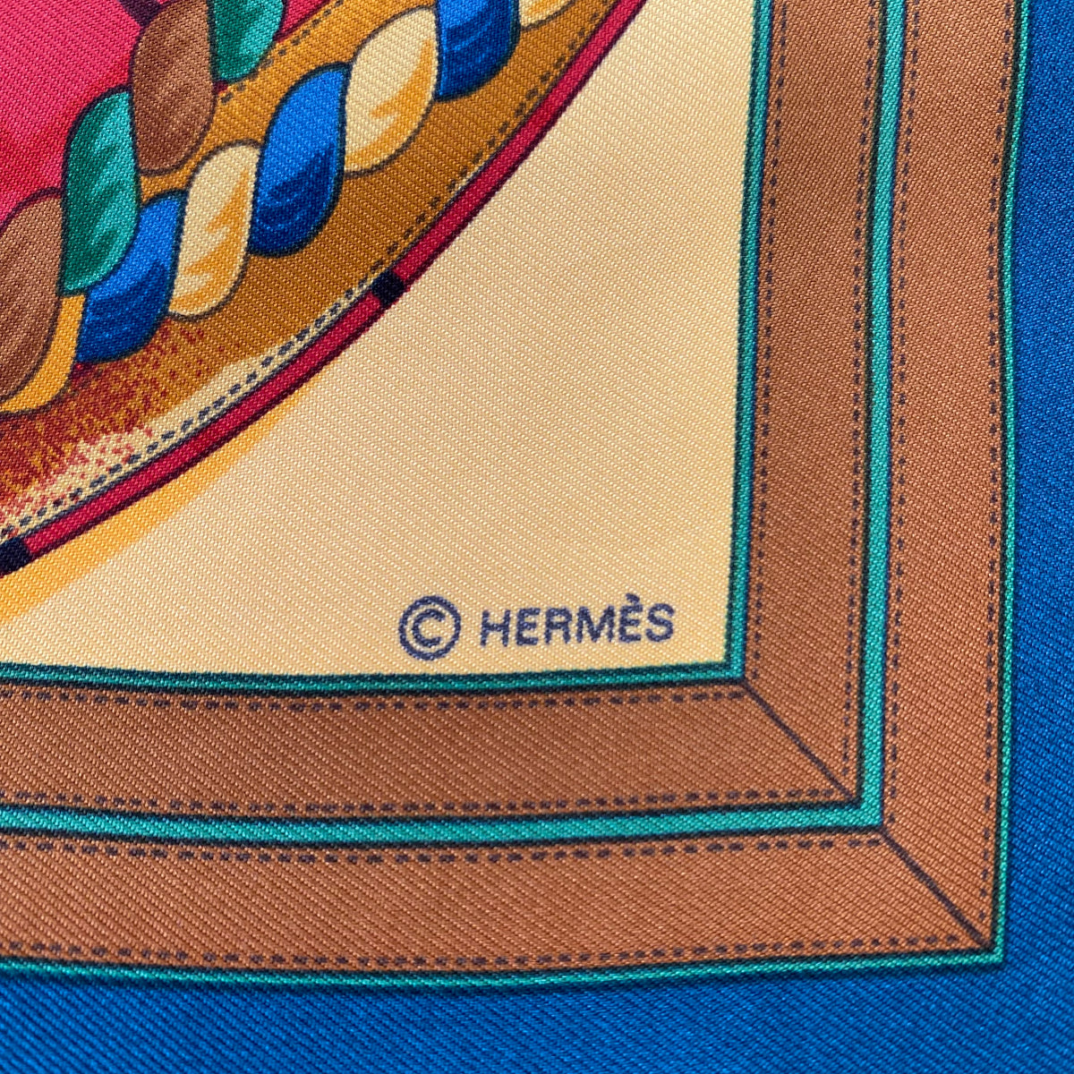 Pristine Hermès Grande Tenue Silk Scarf