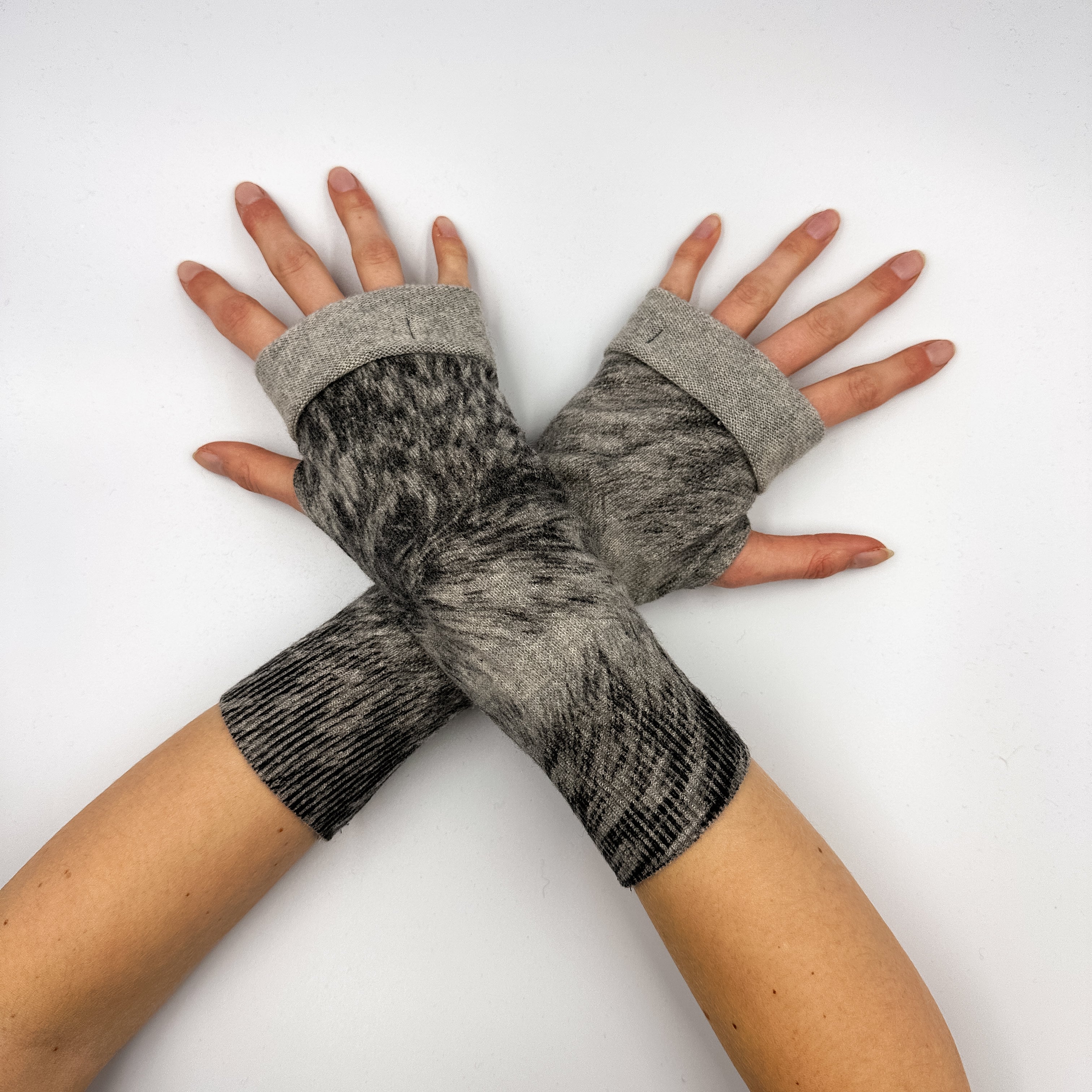 Grey Feather Pattern Fingerless Gloves
