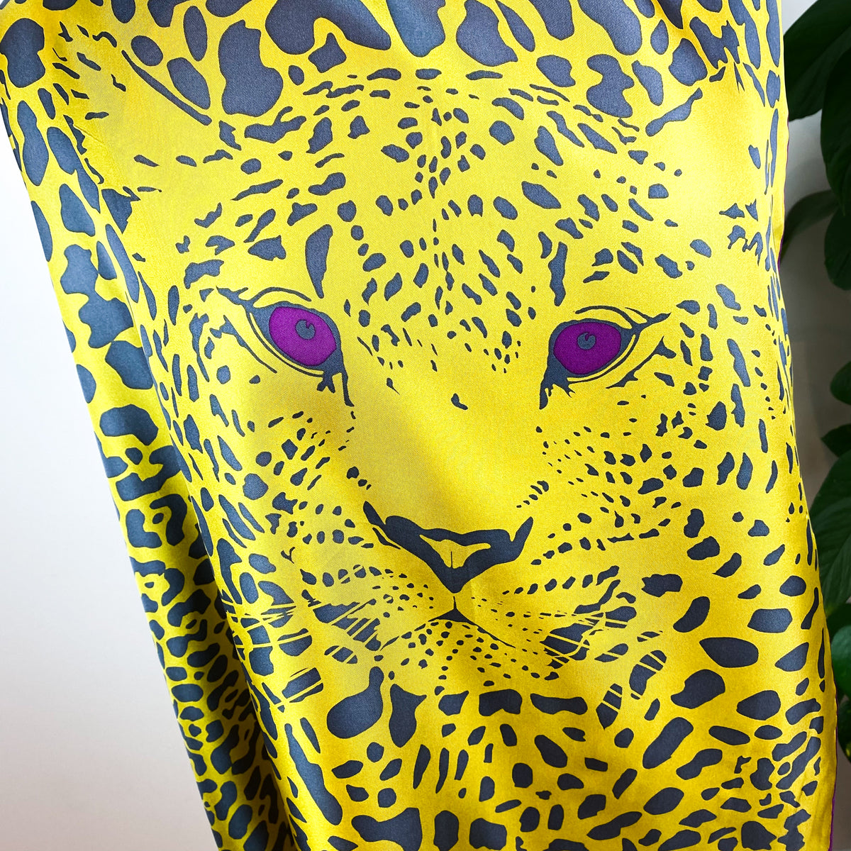 Codello Leopard Design Silk Scarf