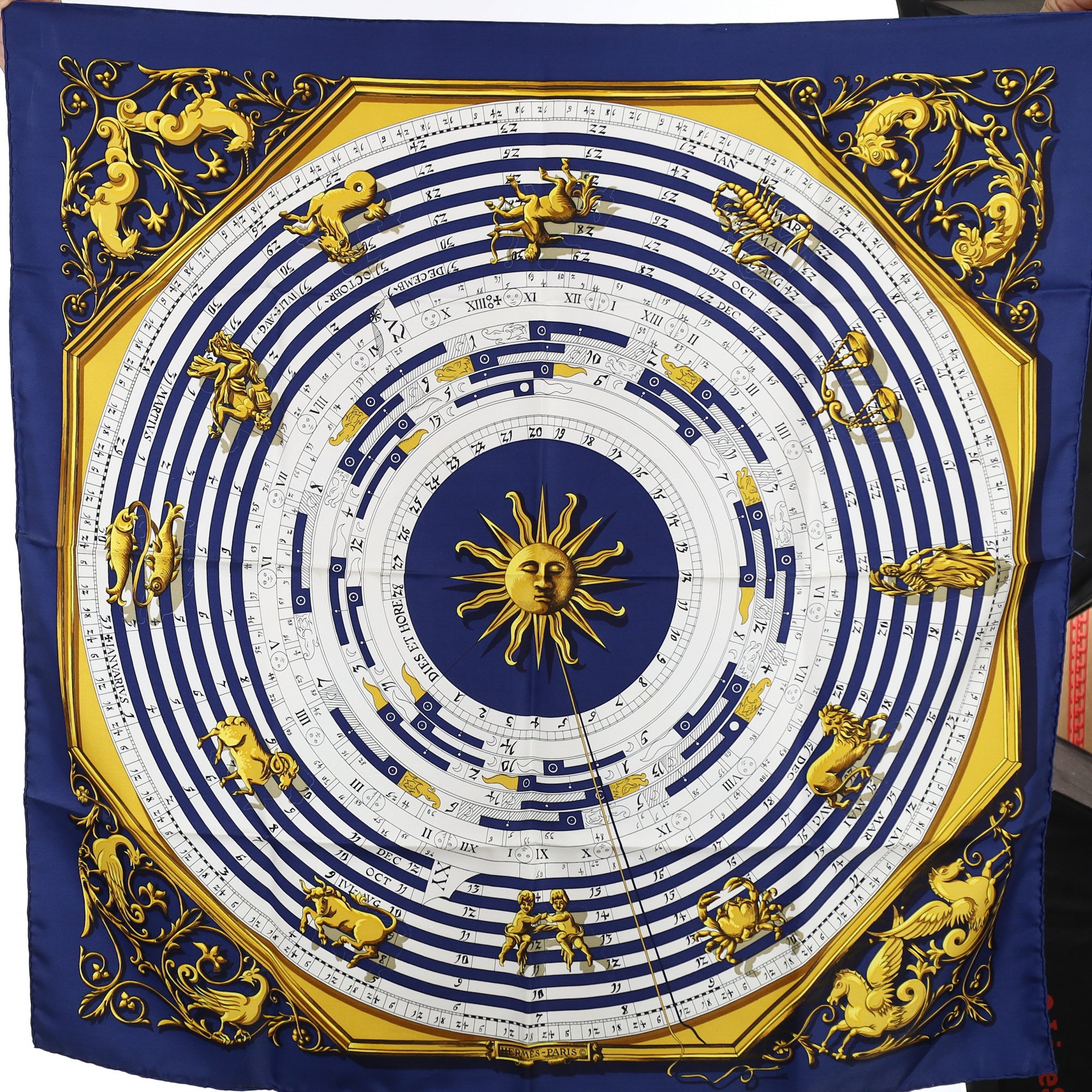 Brand New Boxed Hermès Dies et Hore Astrologie Silk Scarf