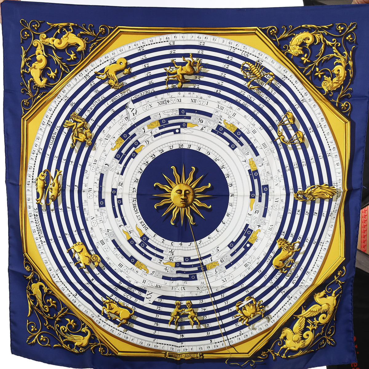 Brand New Boxed Hermès Dies et Hore Astrologie Silk Scarf