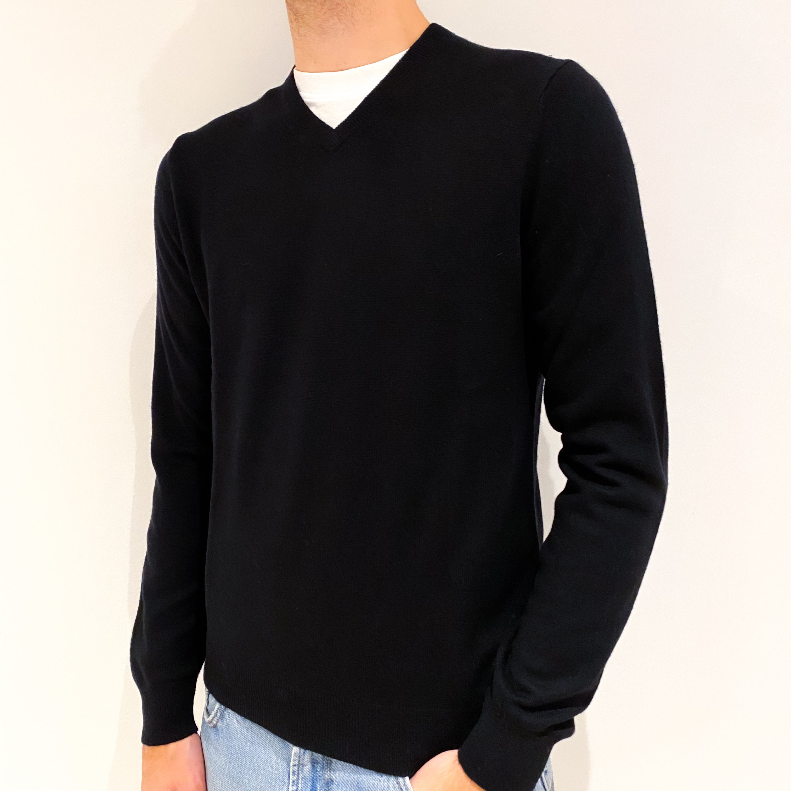 Men's Black Cashmere V-Neck Jumper Medium