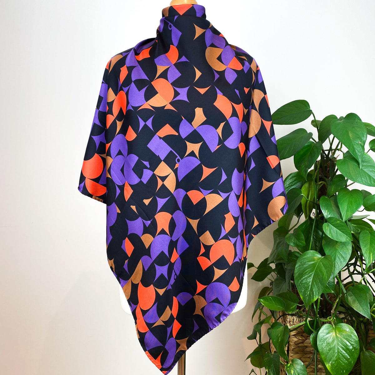 Immaculate Dunhill Abstract Silk Scarf