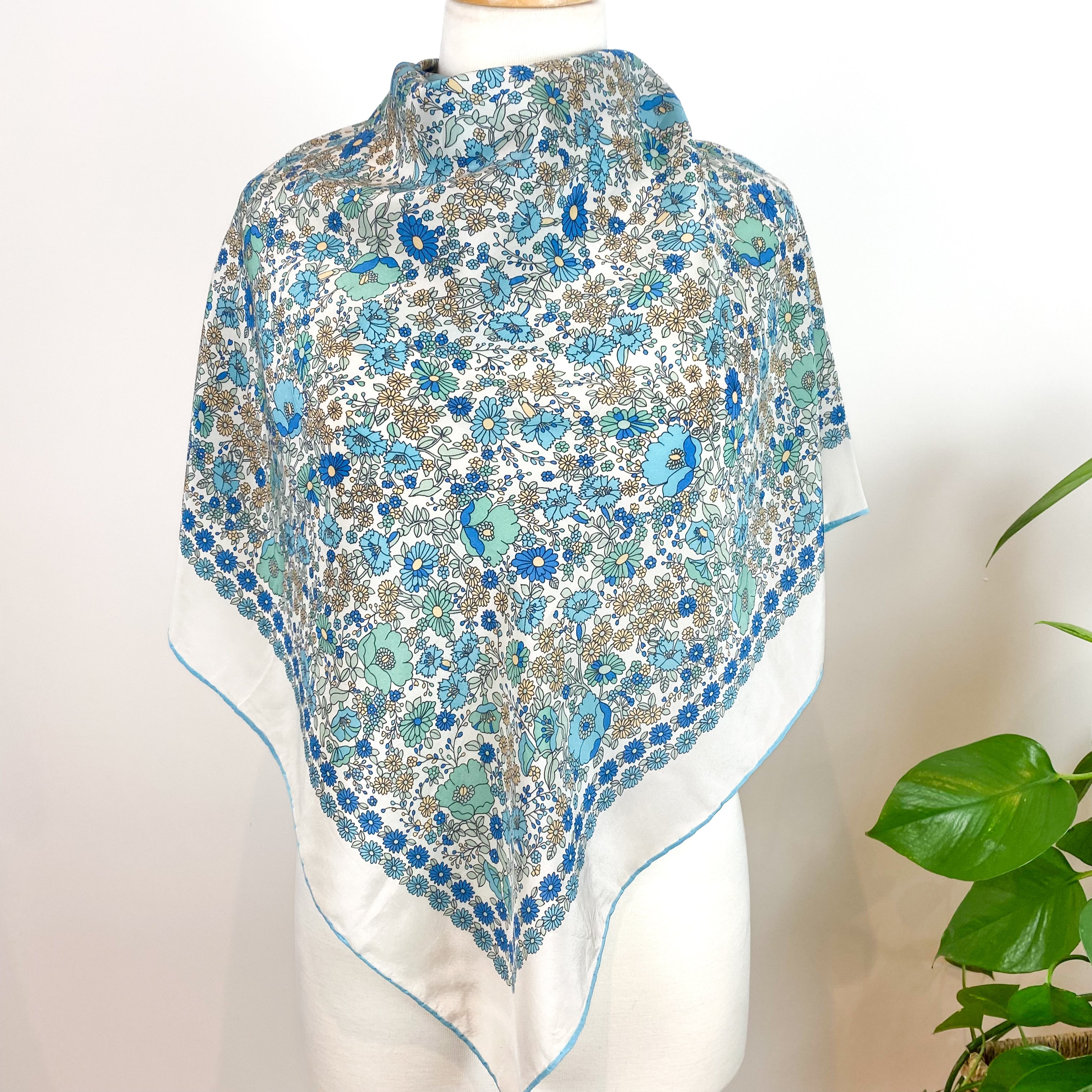 Pretty Floral Vintage 36Silk Scarf