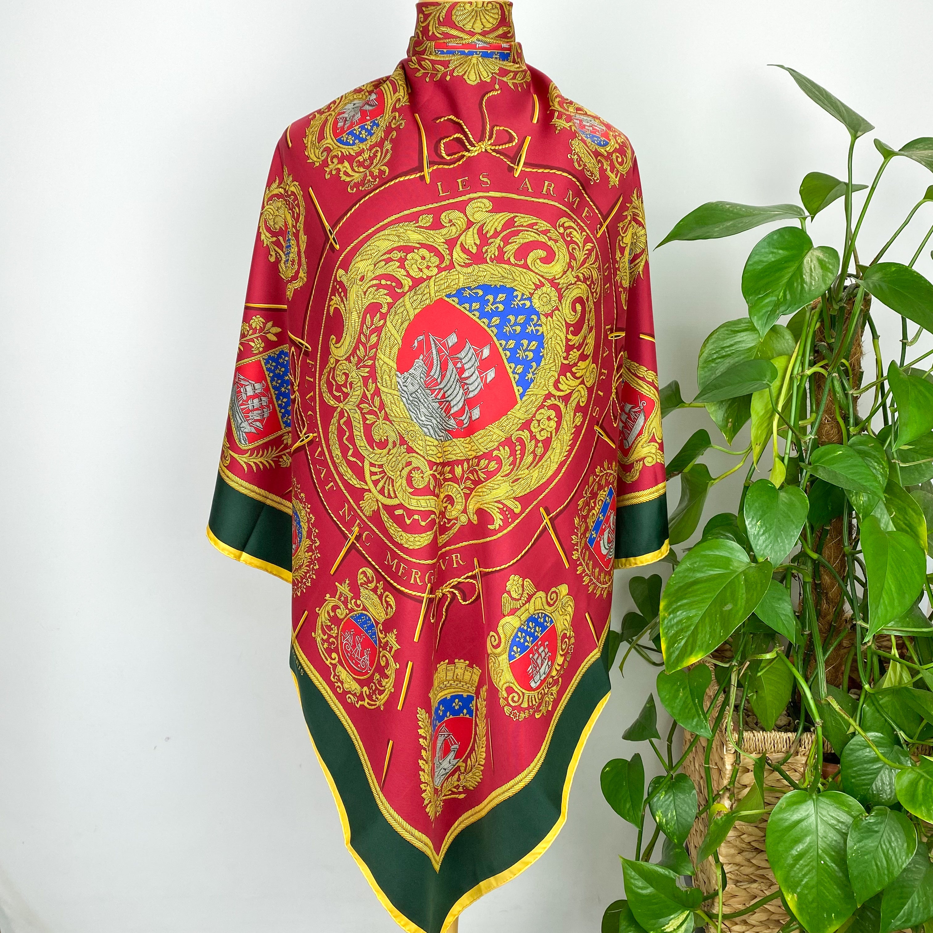 Boxed Hermès Les Armes De Paris Silk Scarf