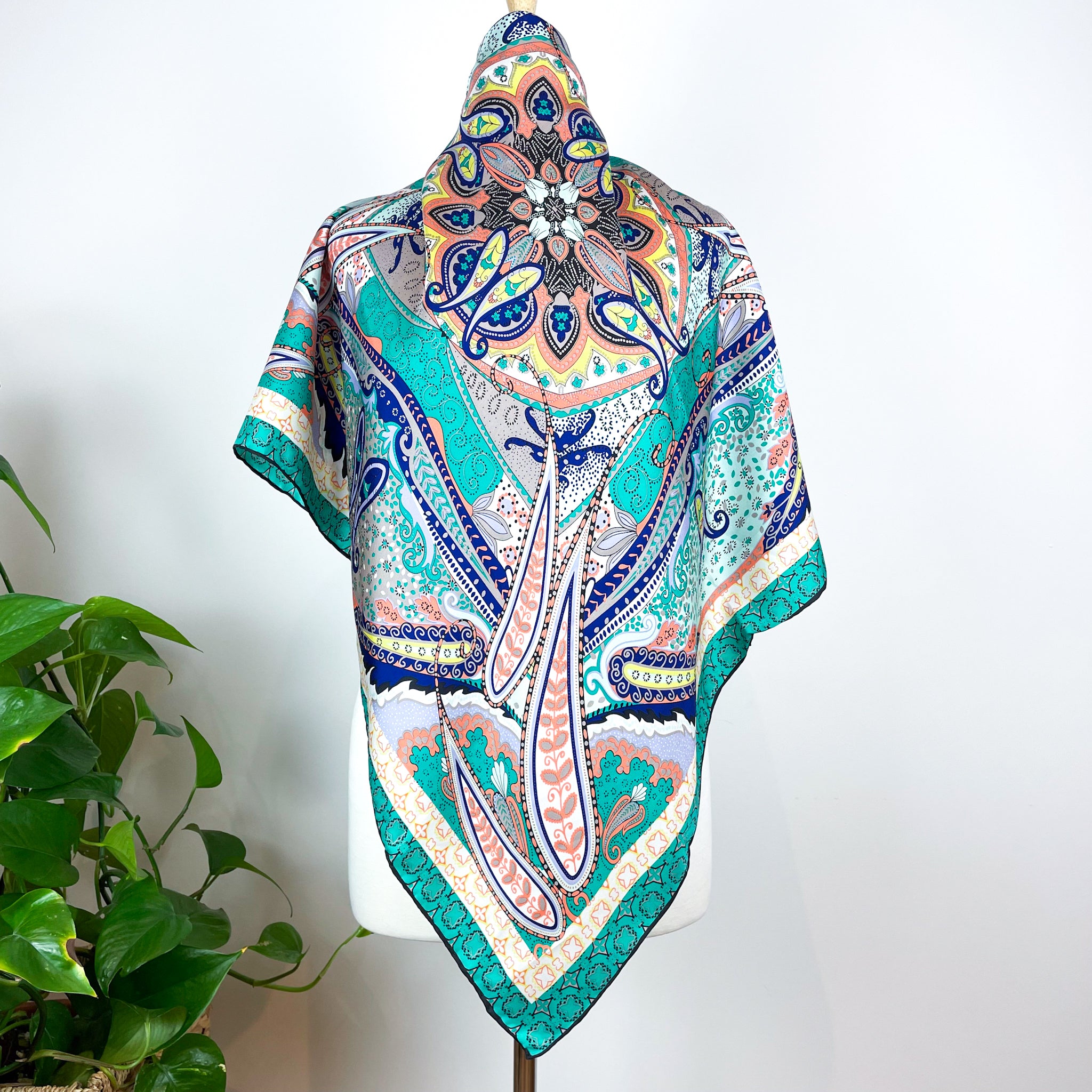 Foulard/Carré/Shawl★CODELLO en soie 100%★hand rolled-40g★Silk SCARF Foulard/Carré/Shawl★CODELLO en soie 100%★hand rolled-40g★Silk SCARF